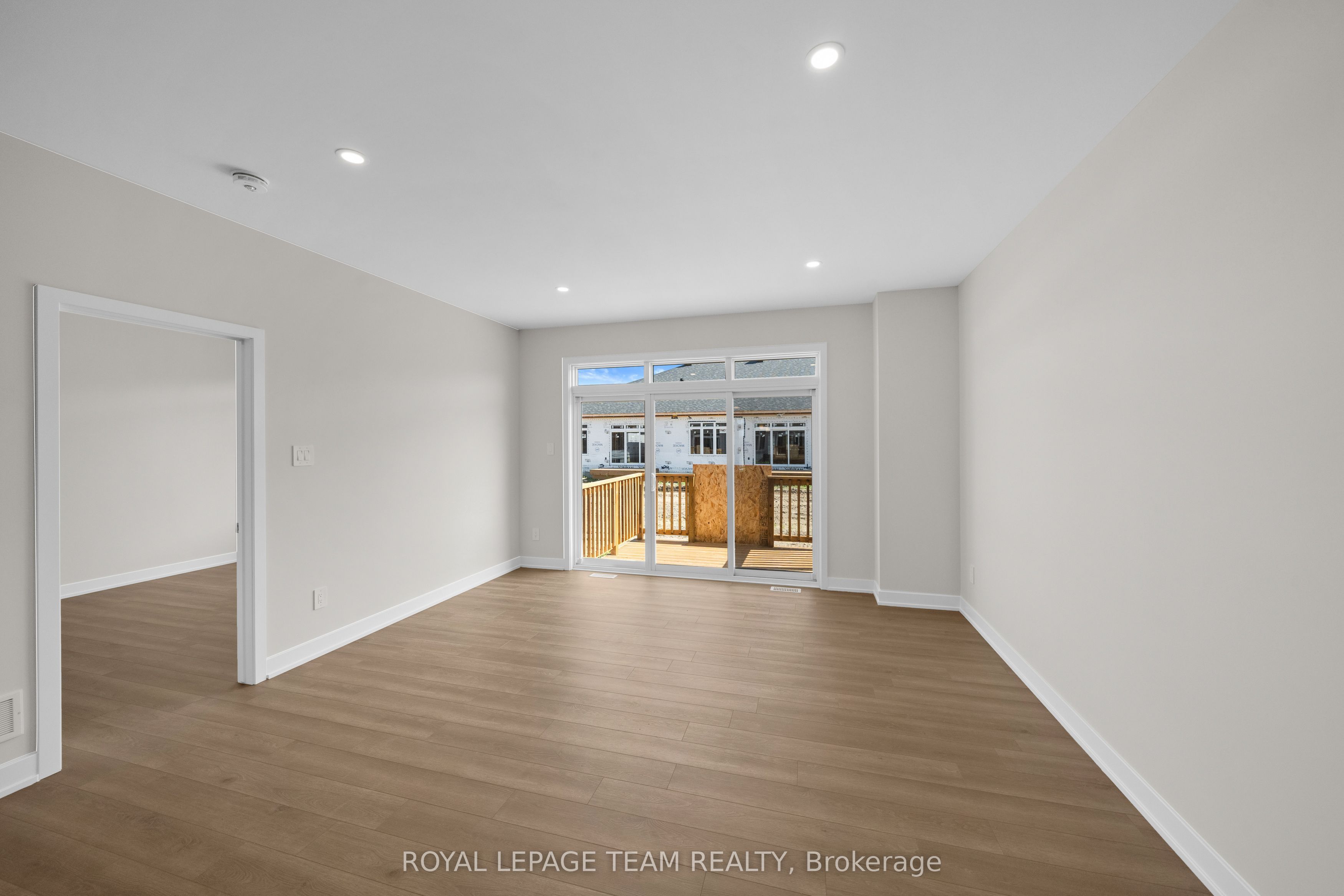 1068 Dobbie Street Property Photo 15