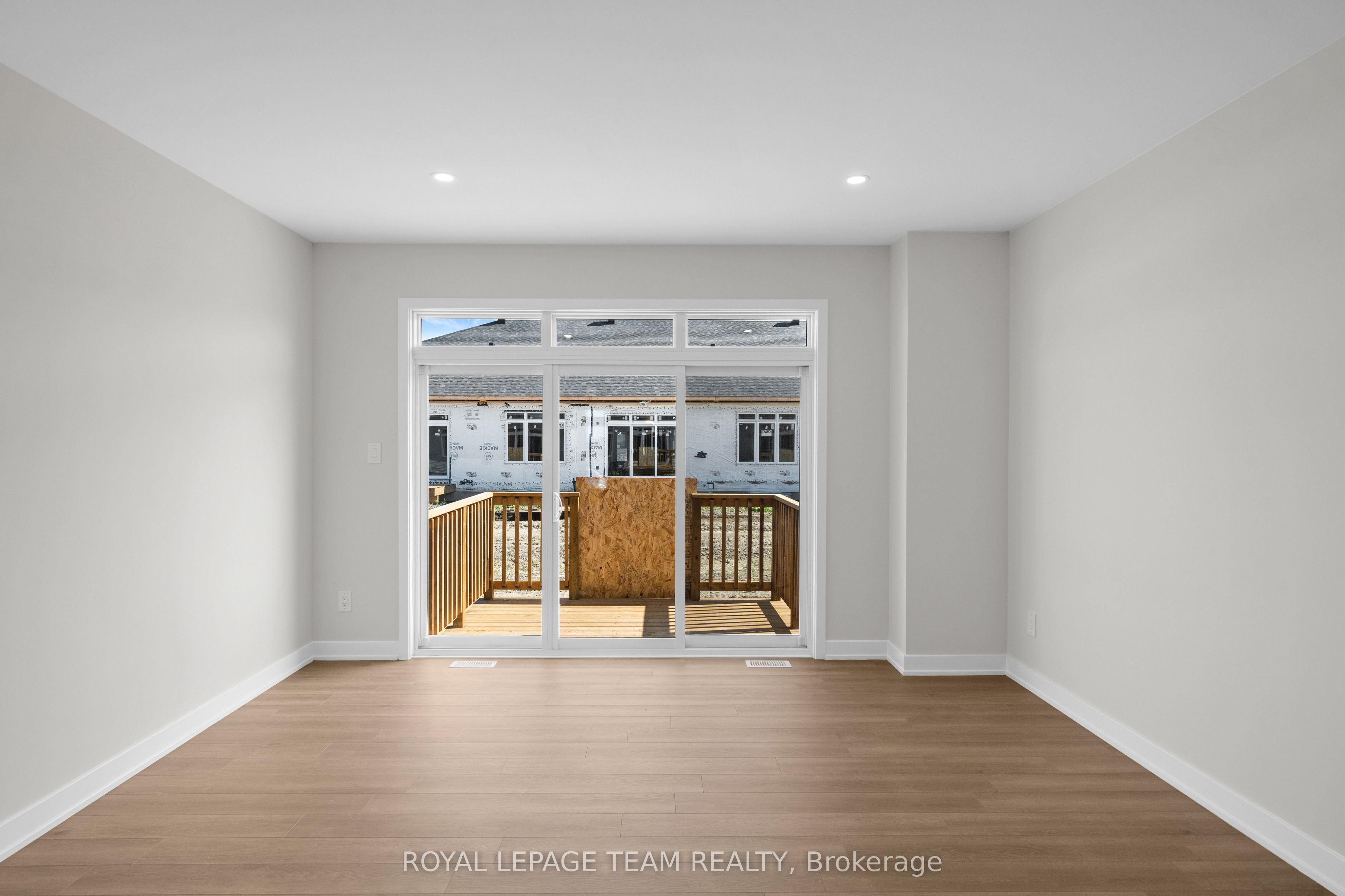 1068 Dobbie Street Property Photo 16