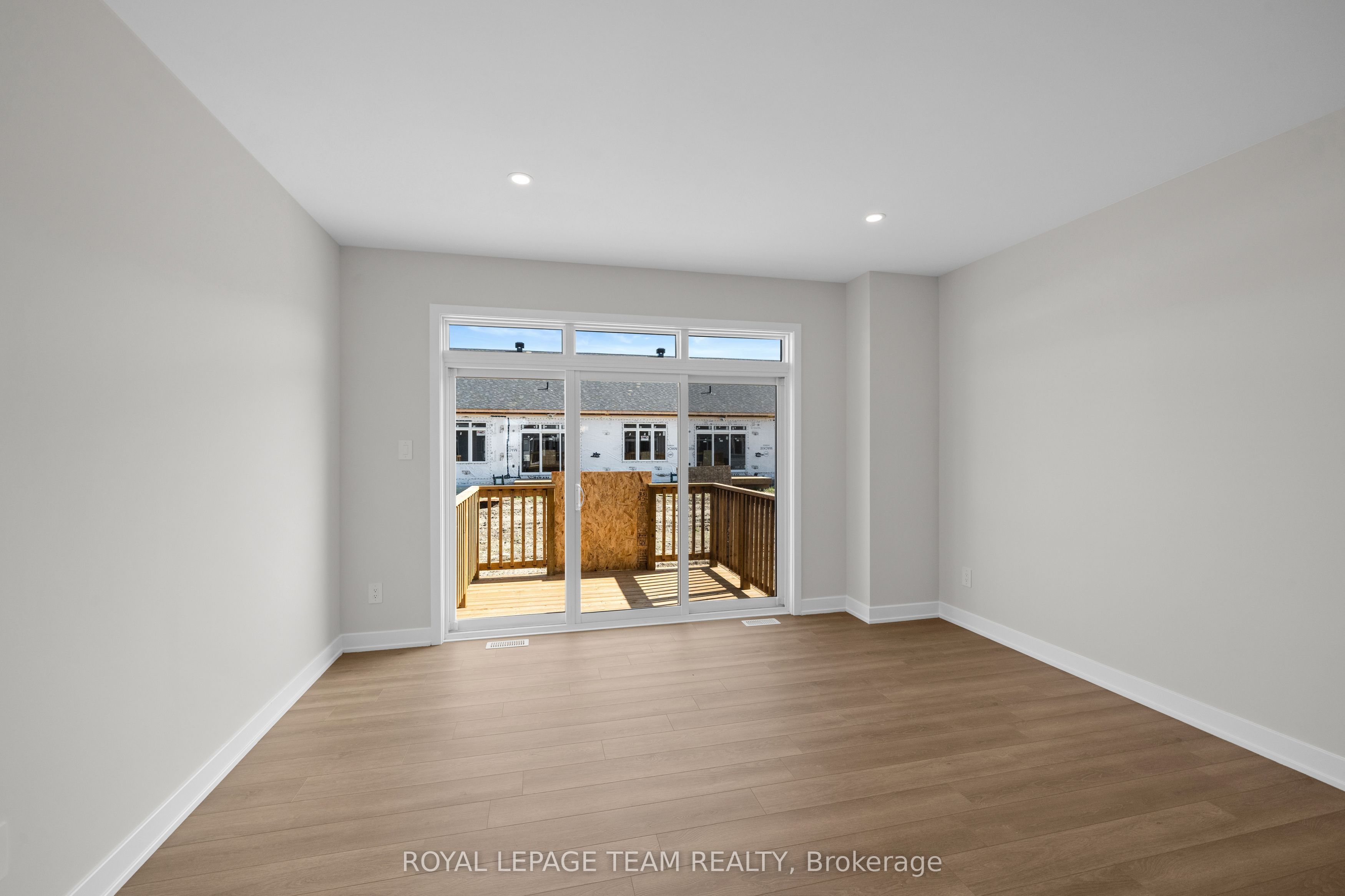 1068 Dobbie Street Property Photo 17