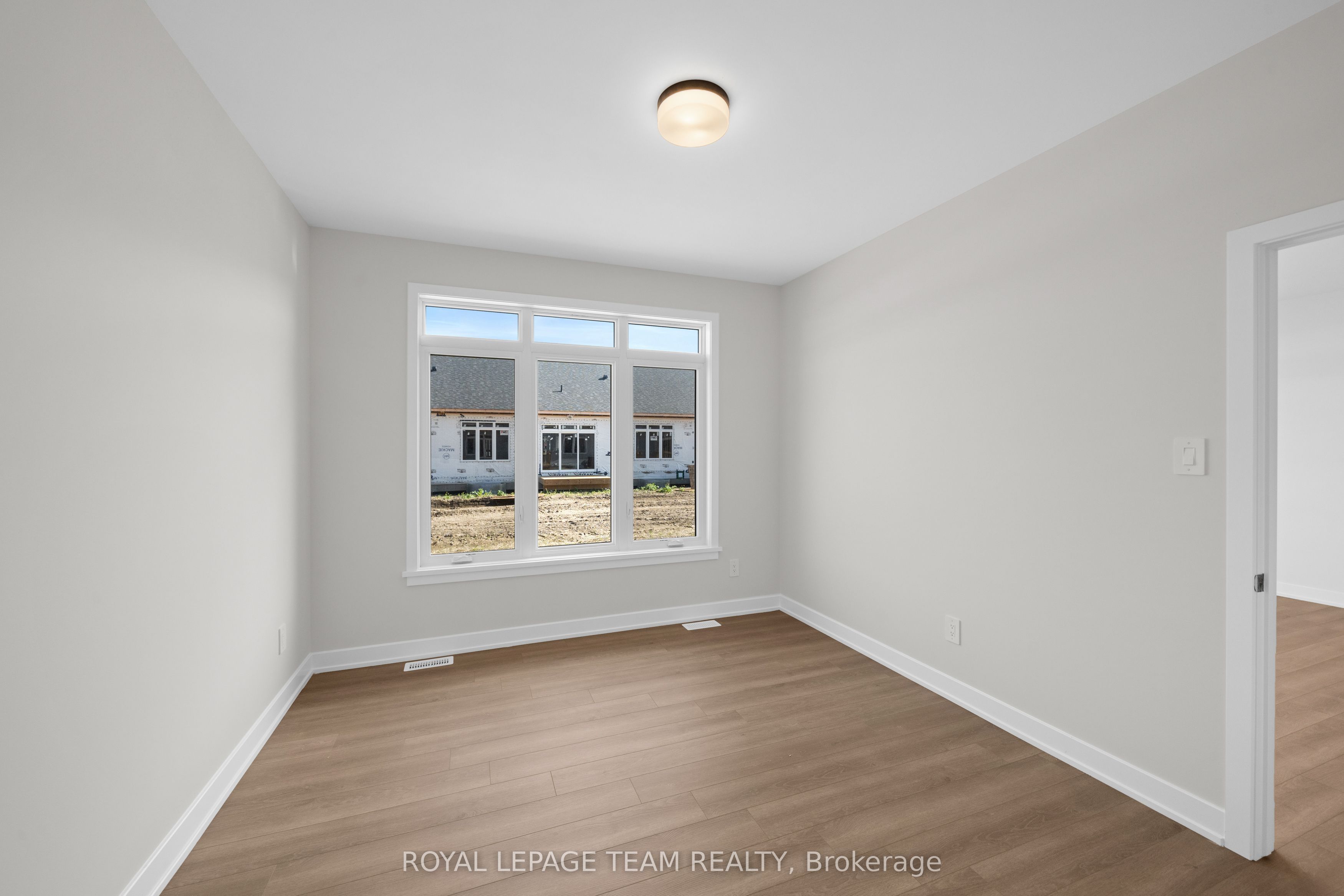 1068 Dobbie Street Property Photo 20