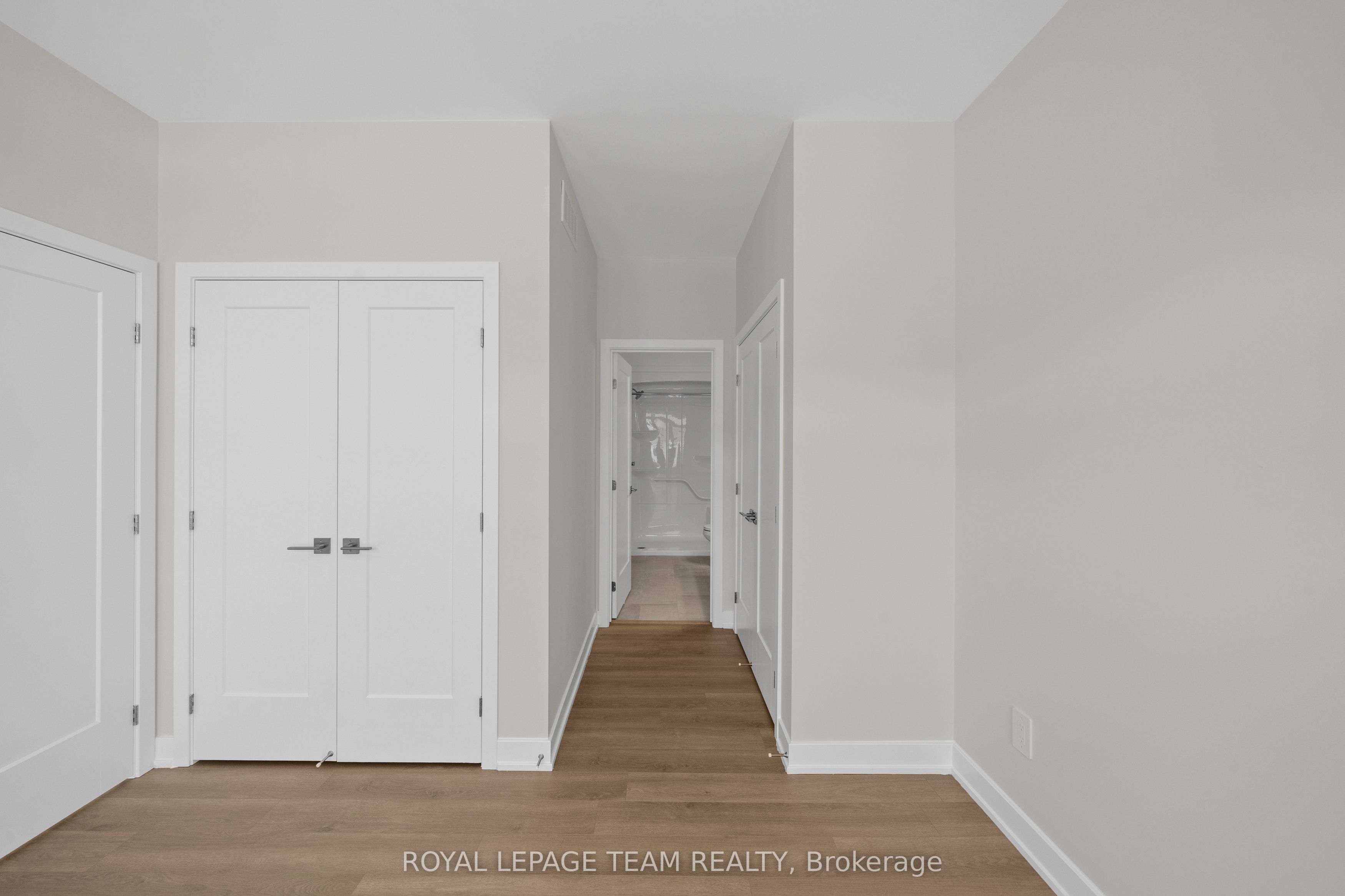 1068 Dobbie Street Property Photo 22