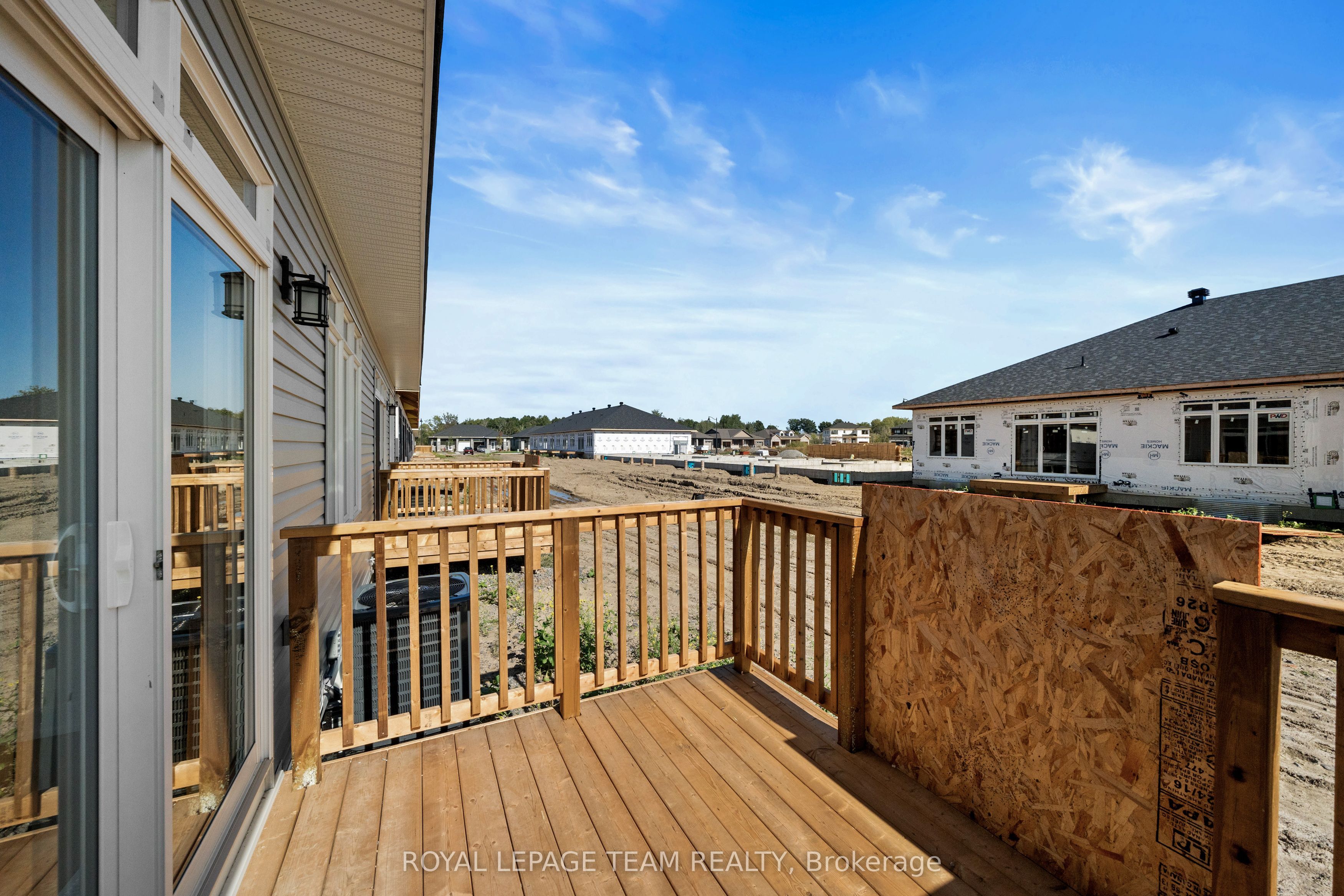1068 Dobbie Street Property Photo 30