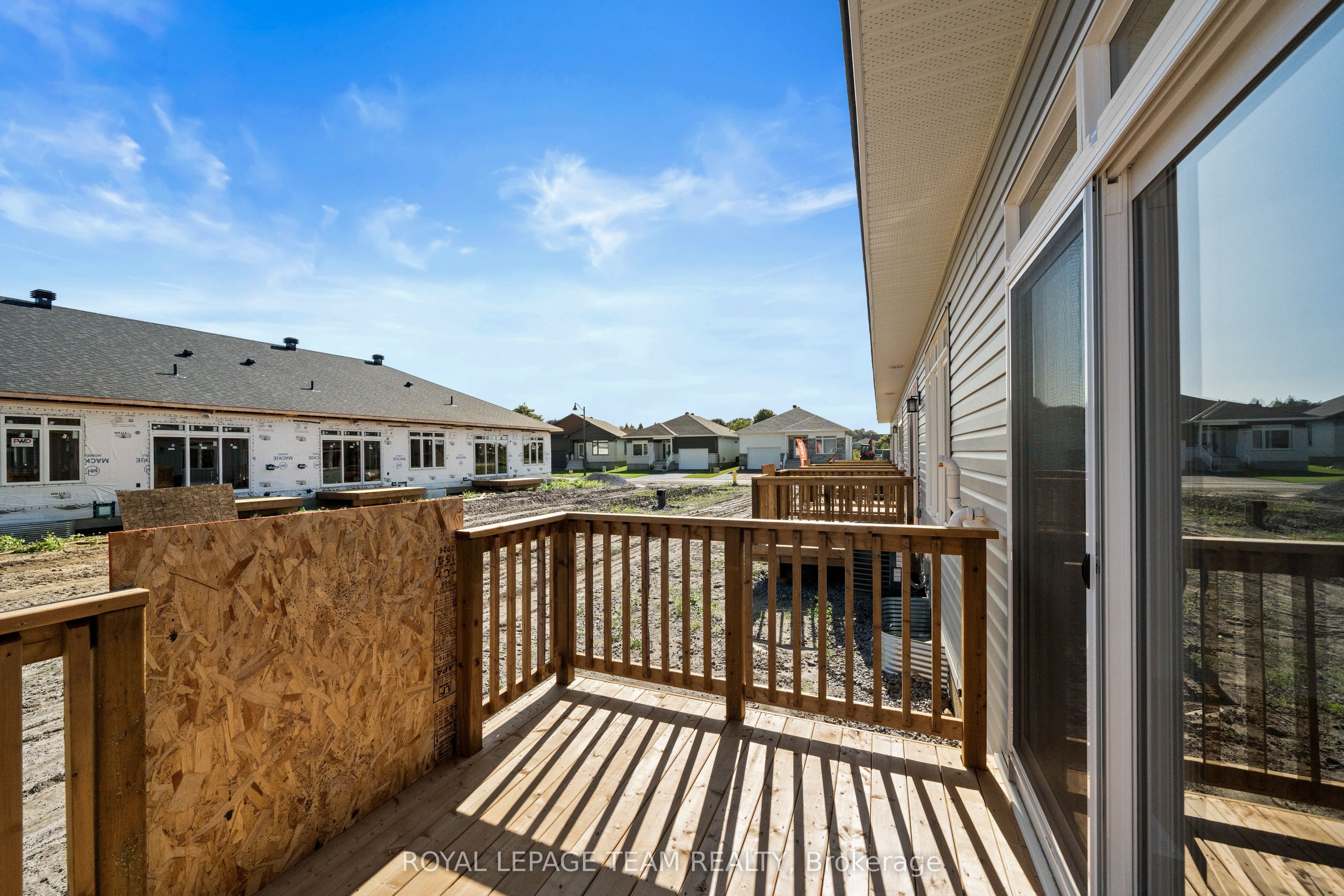 1068 Dobbie Street Property Photo 31