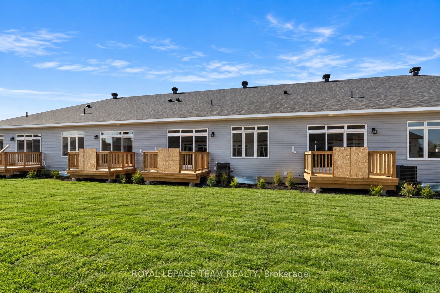 1068 Dobbie Street Property Photo 32