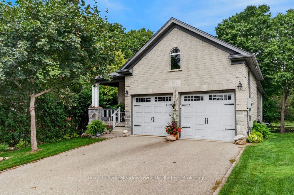 100 Sammon Drive Property Photo 2