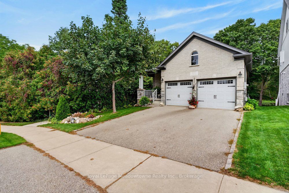 100 Sammon Drive Property Photo 3