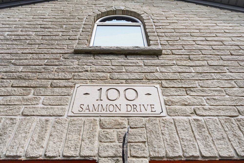 100 Sammon Drive Property Photo 4