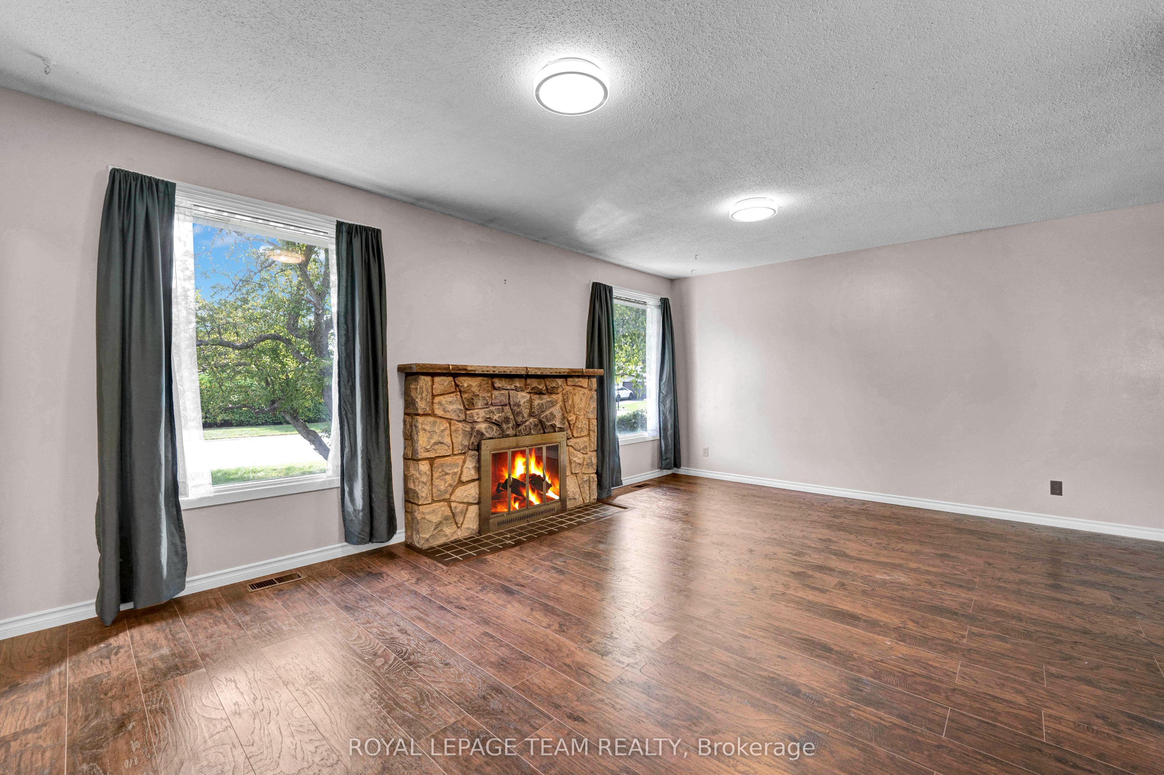 101 Country Lane W Property Photo 16