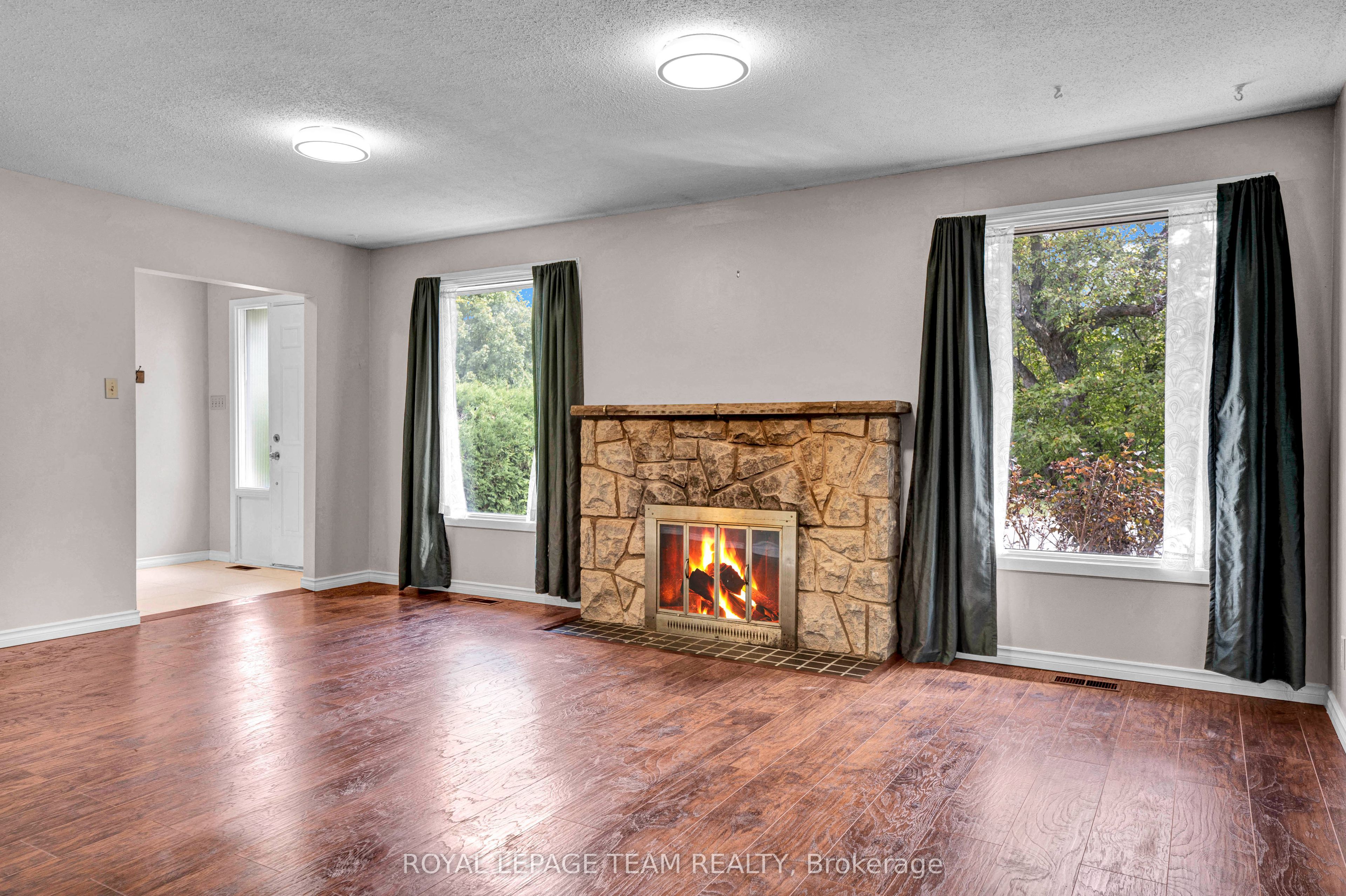 101 Country Lane W Property Photo 21