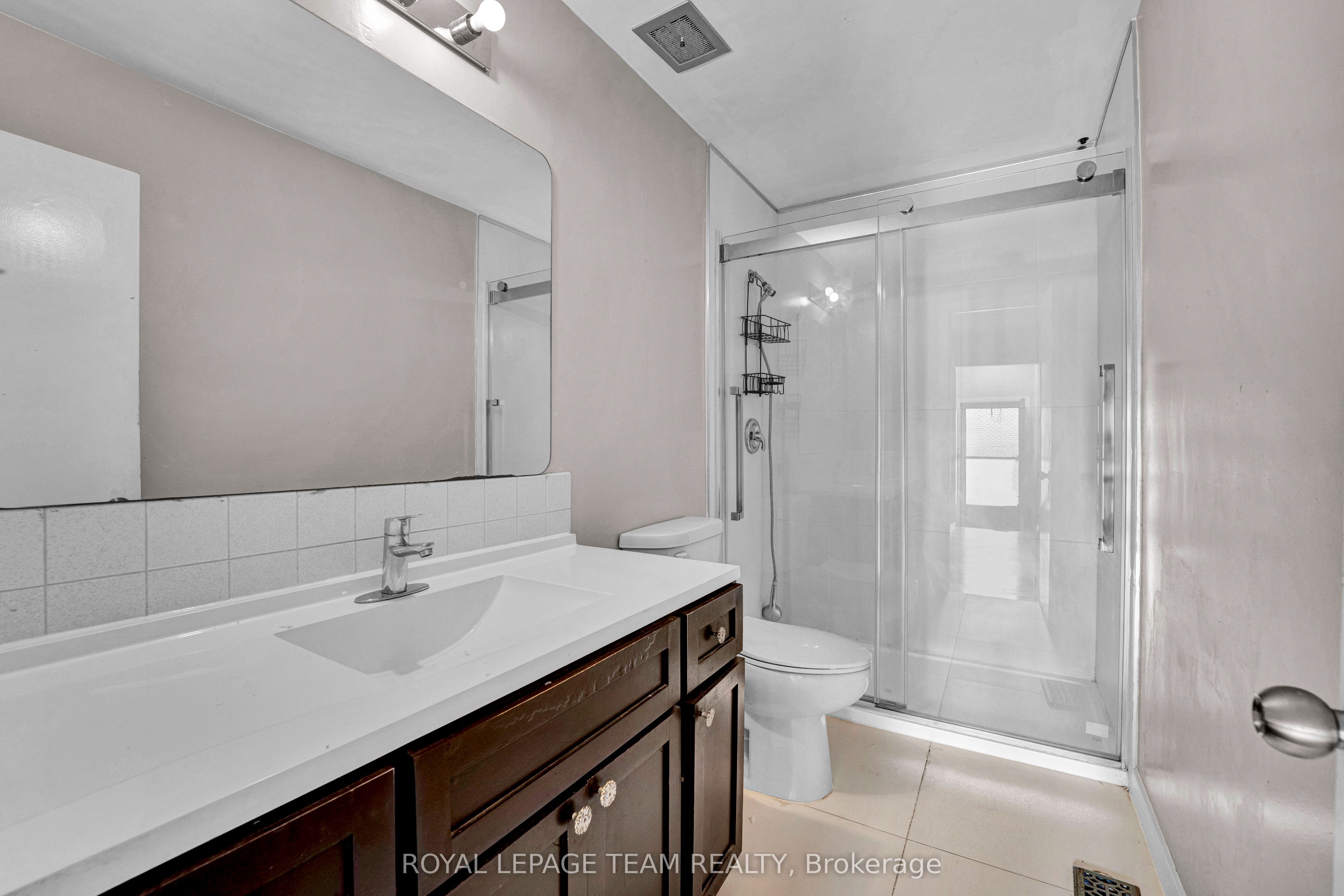 101 Country Lane W Property Photo 22