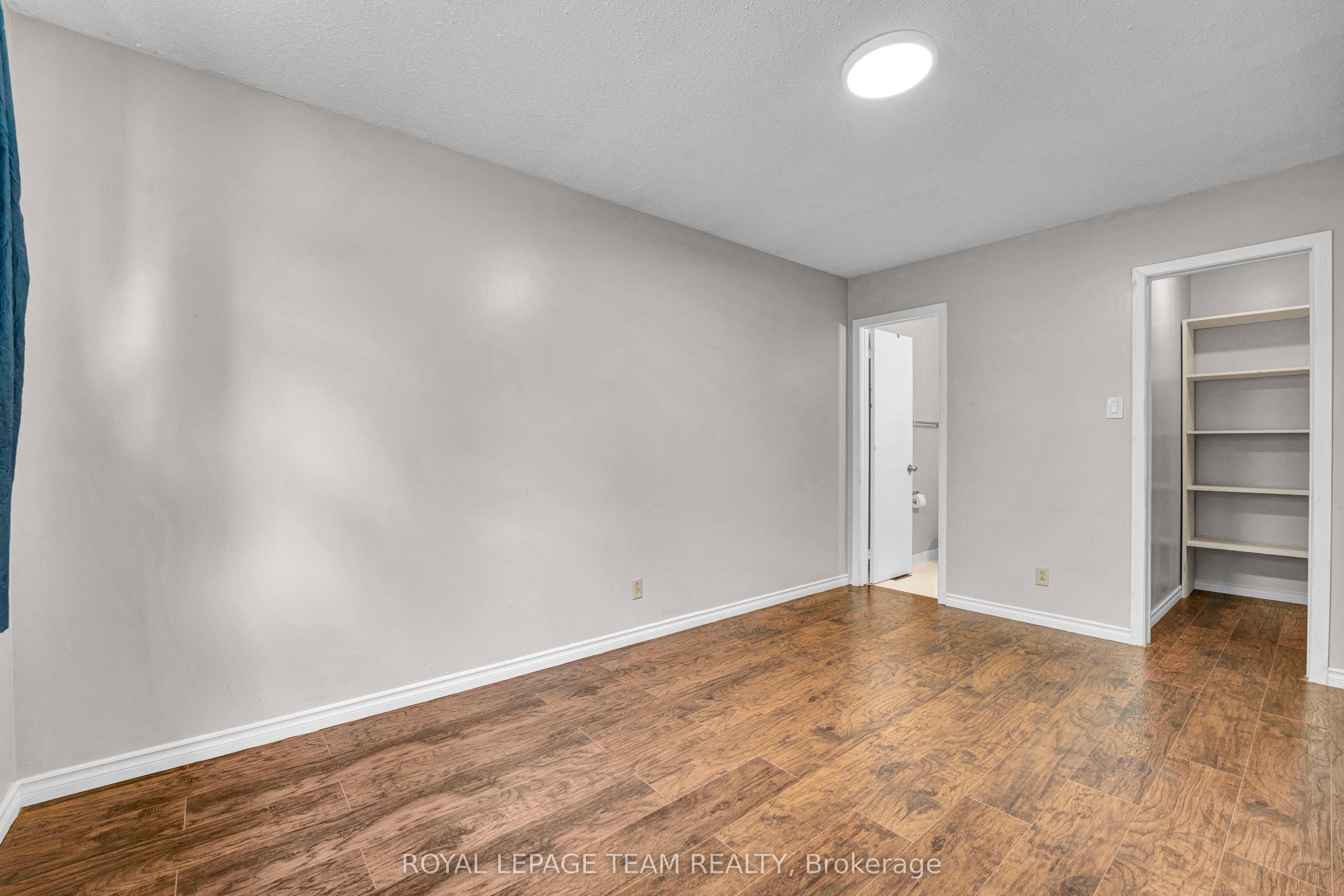 101 Country Lane W Property Photo 28