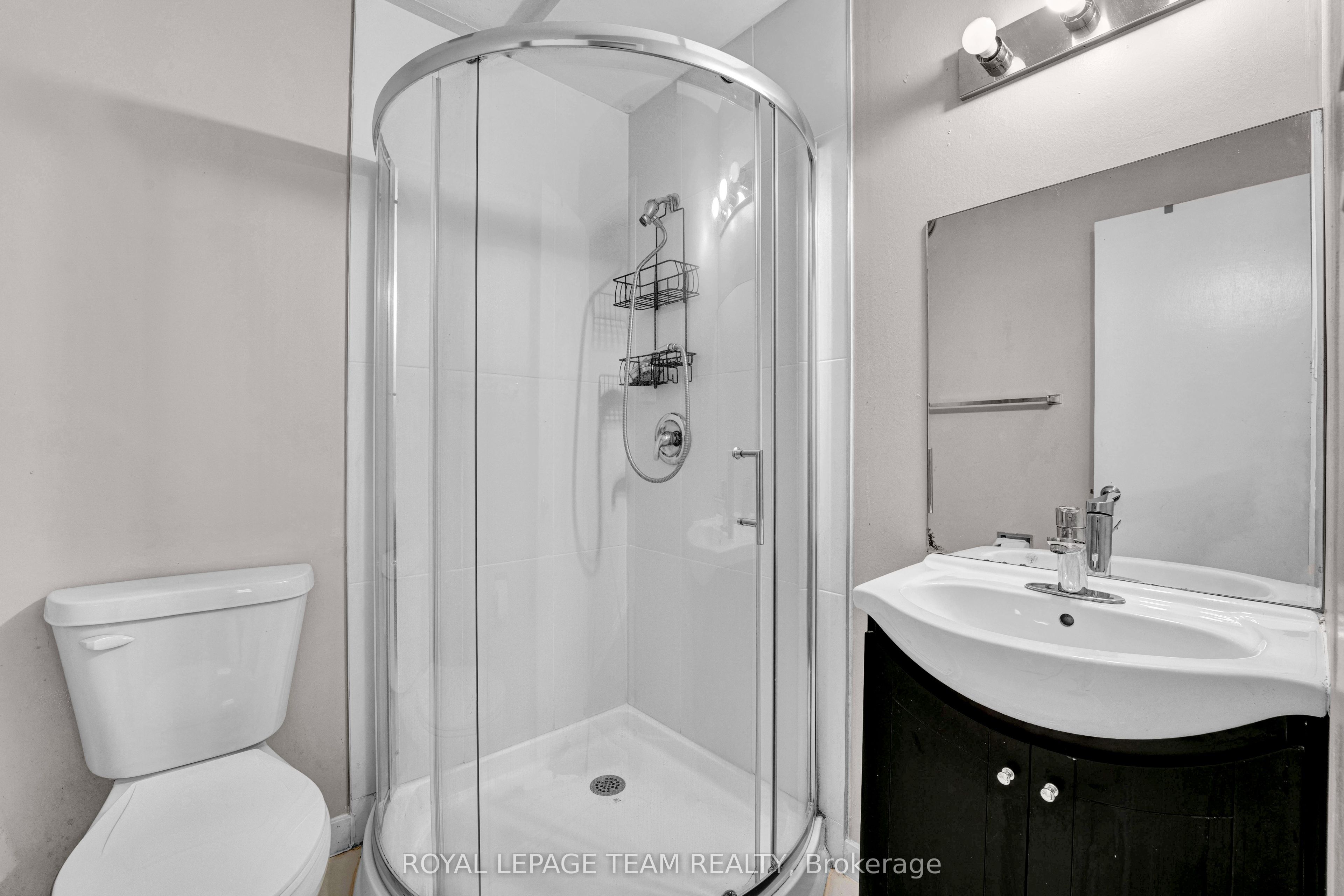 101 Country Lane W Property Photo 29