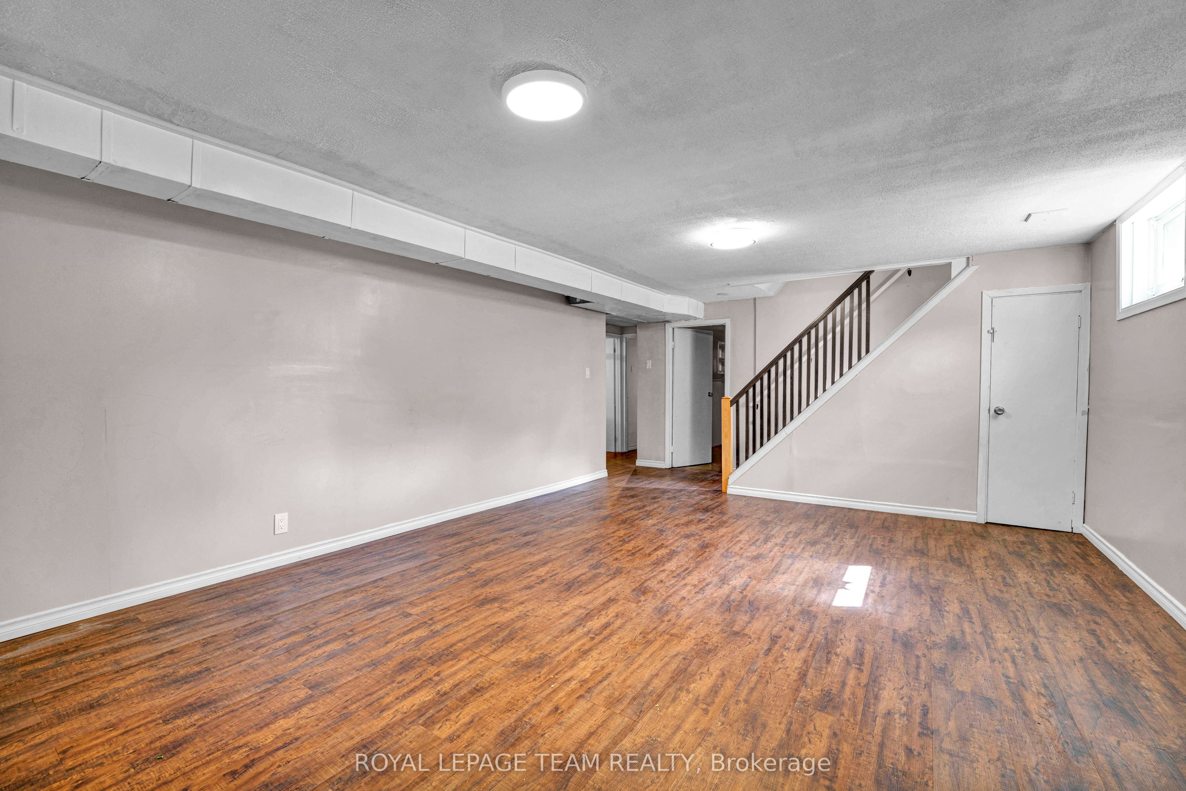 101 Country Lane W Property Photo 33