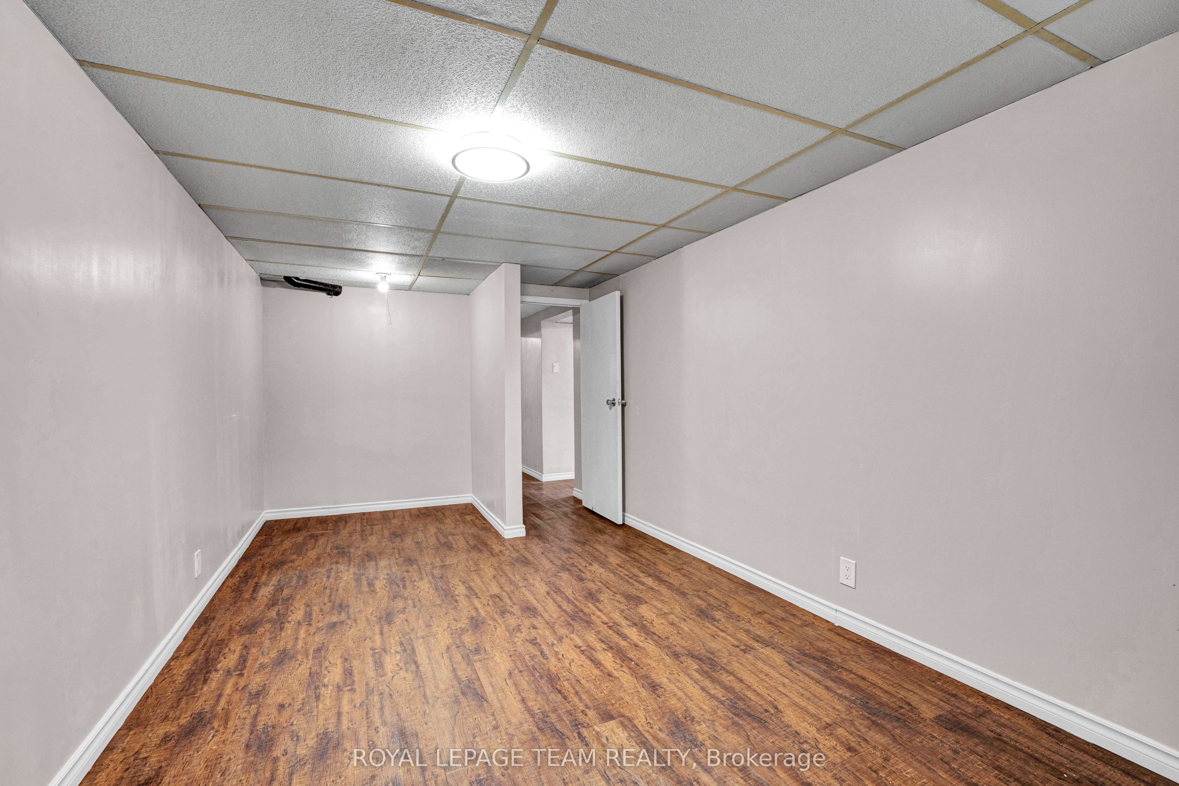 101 Country Lane W Property Photo 36