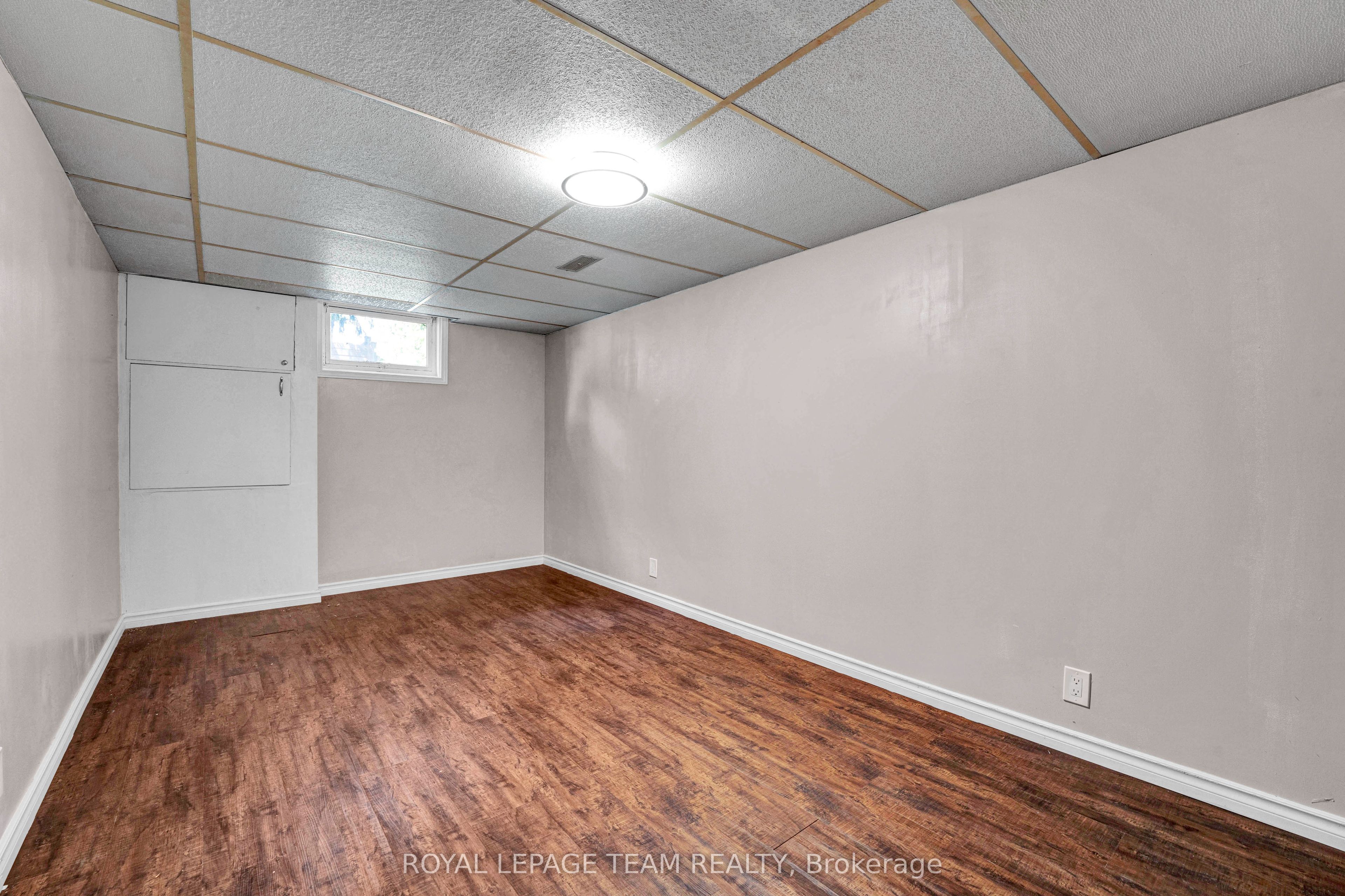 101 Country Lane W Property Photo 37