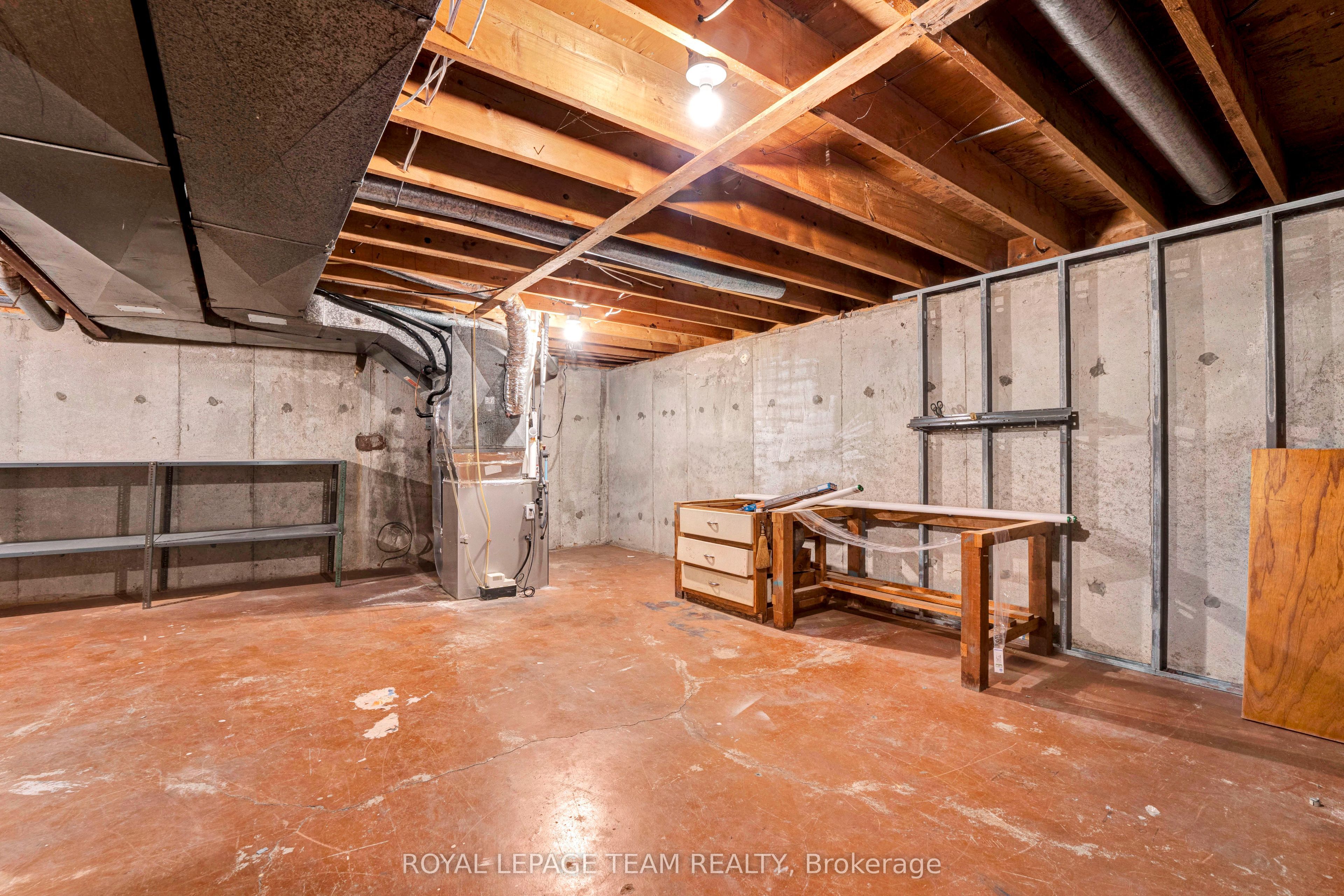 101 Country Lane W Property Photo 39