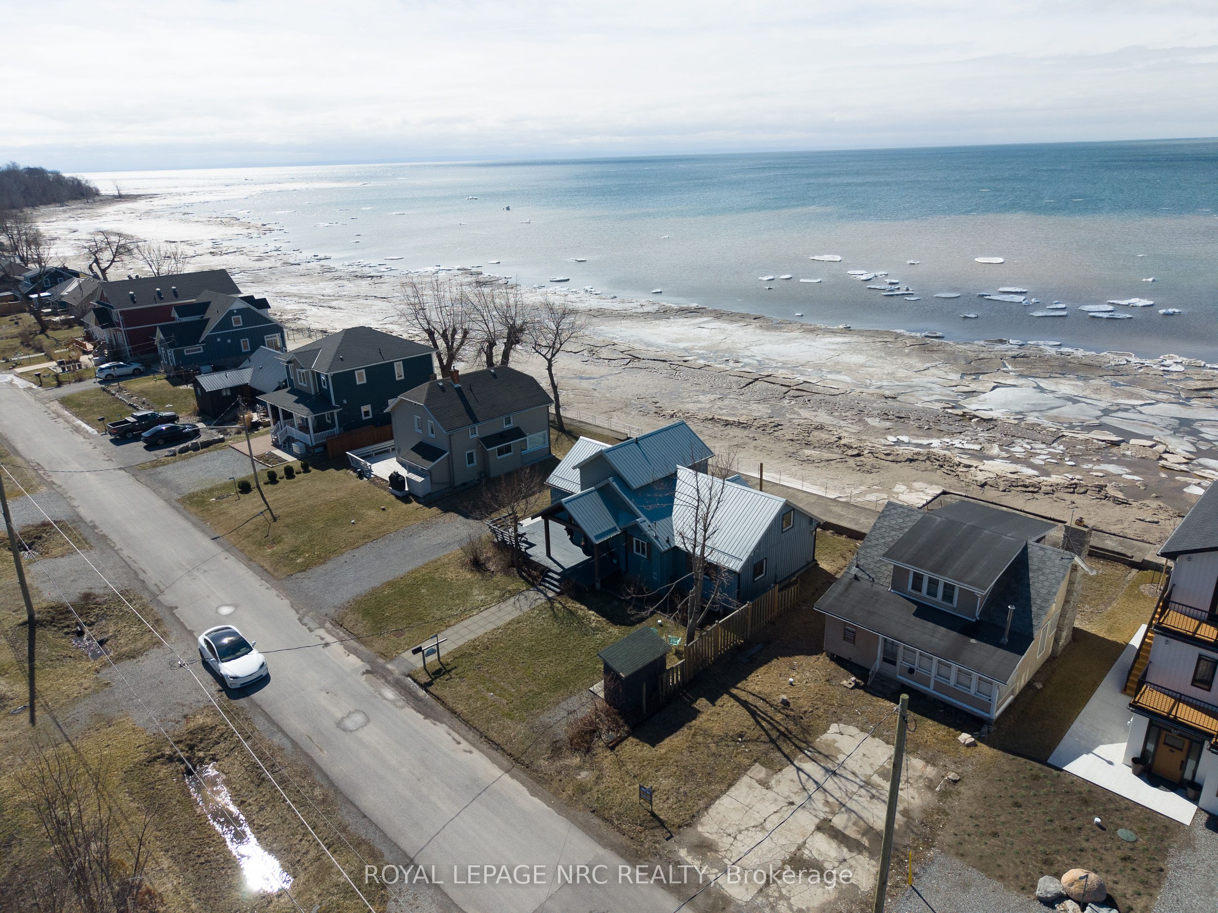 11573 Beach Road E Property Photo 4