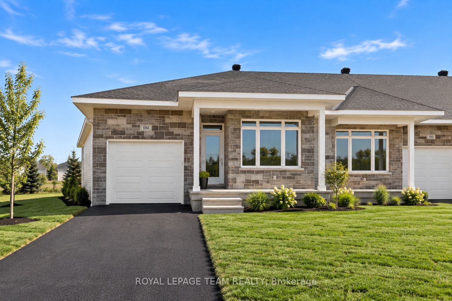 1060 Dobbie Street Property Photo 1