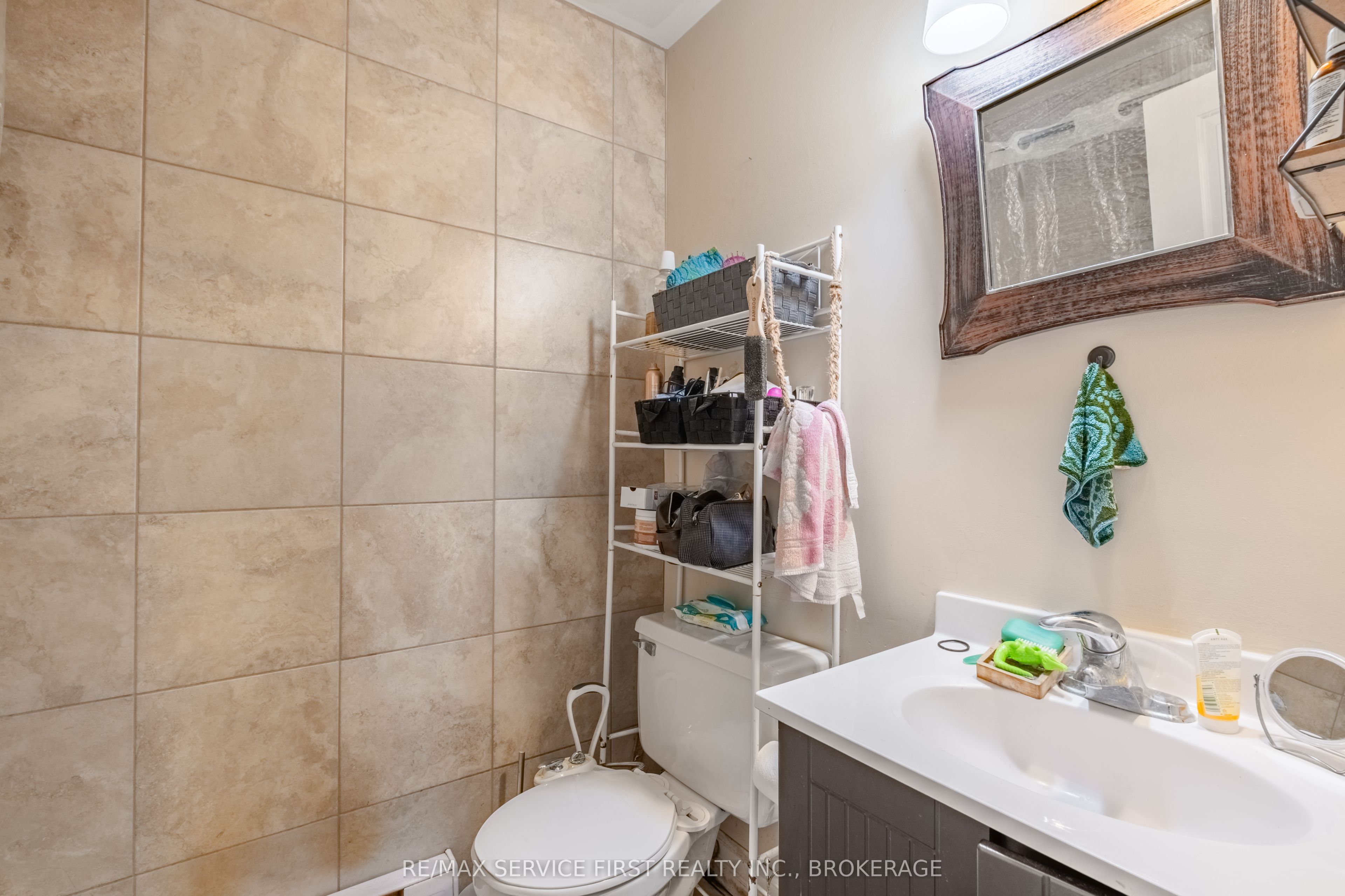 240 Wellington Street Property Photo 8