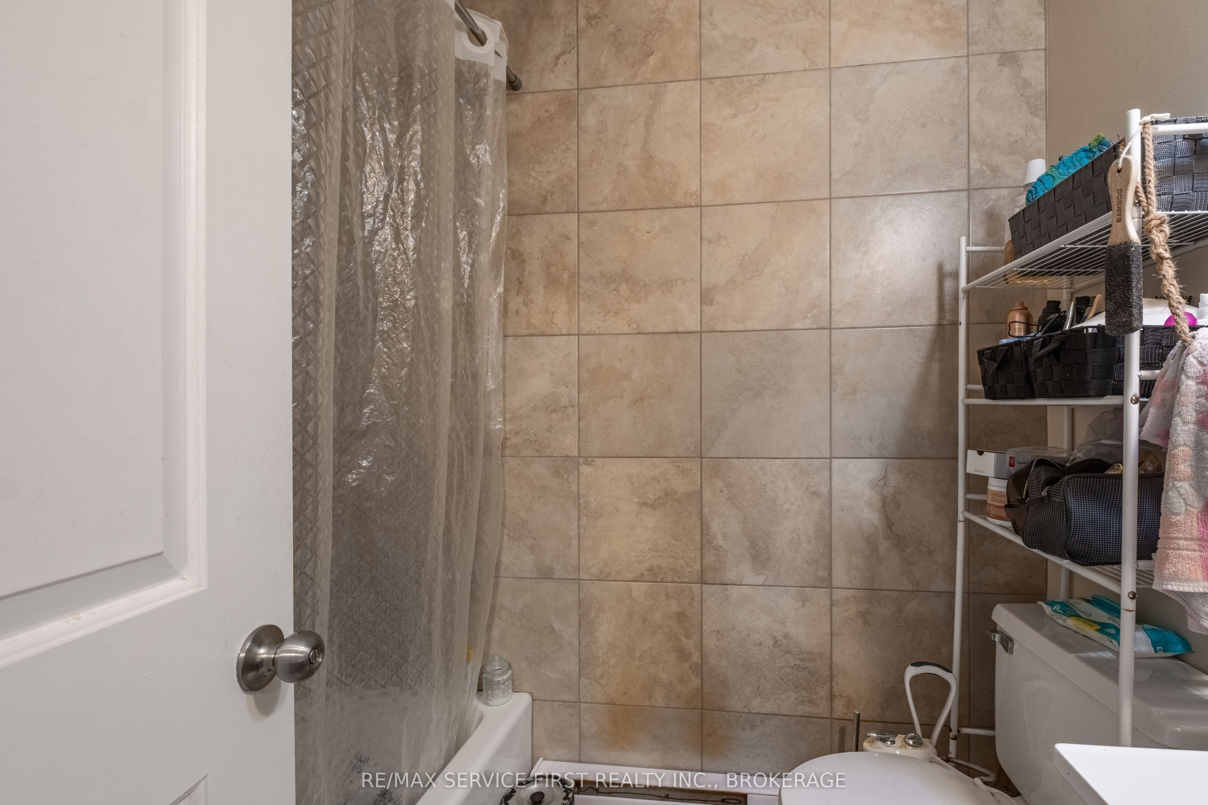 240 Wellington Street Property Photo 9