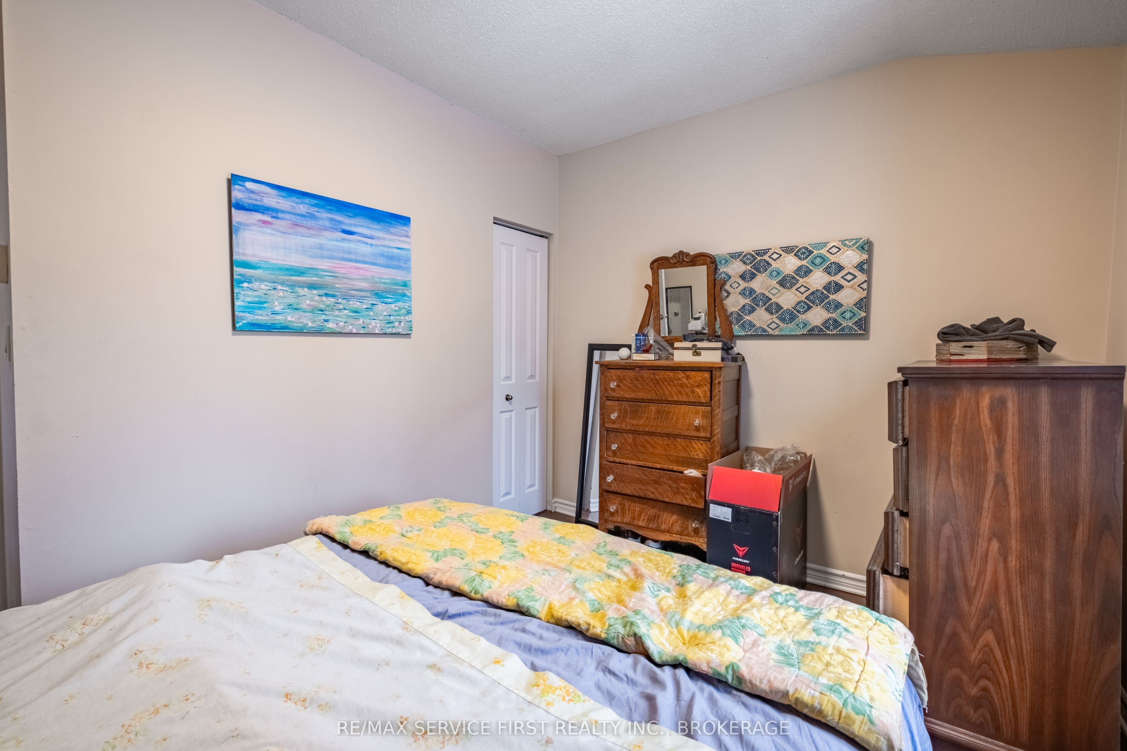 240 Wellington Street Property Photo 12
