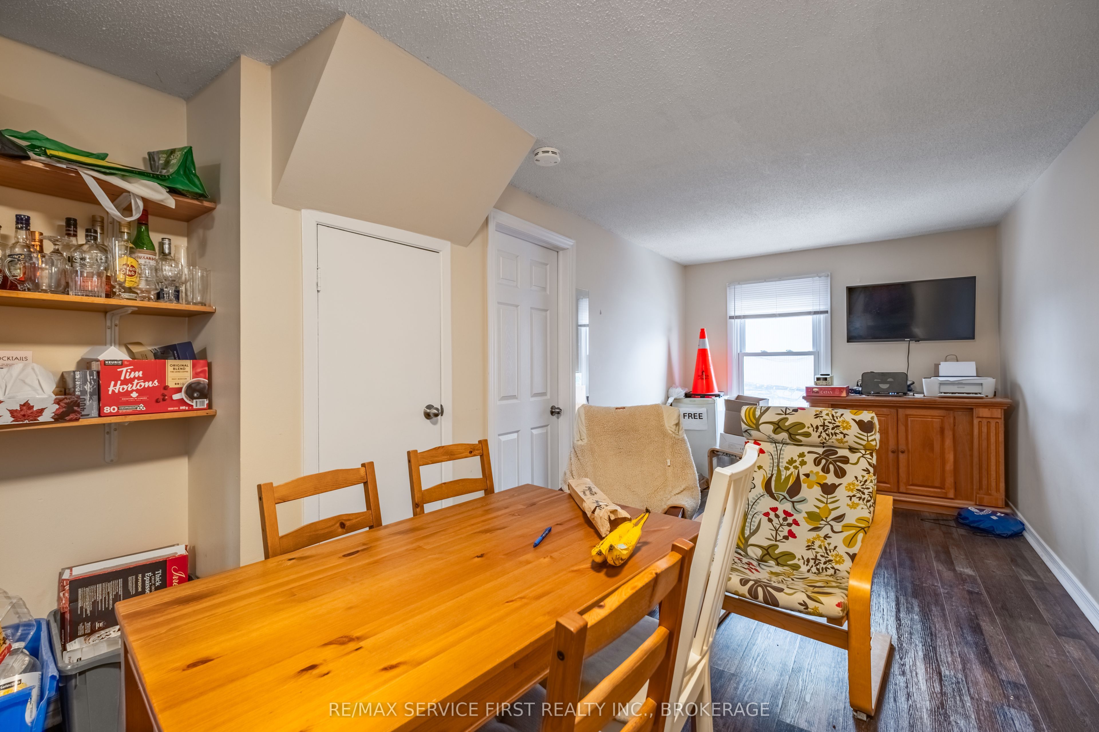 240 Wellington Street Property Photo 16