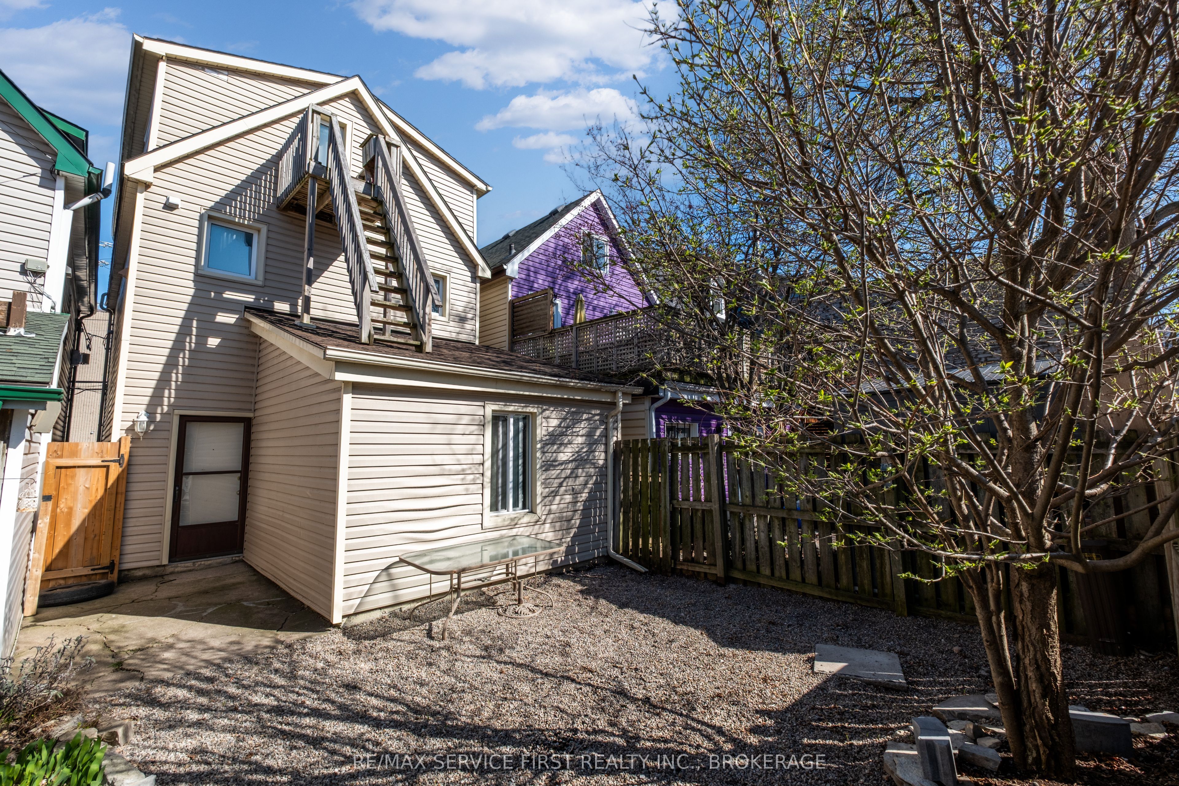 240 Wellington Street Property Photo 19