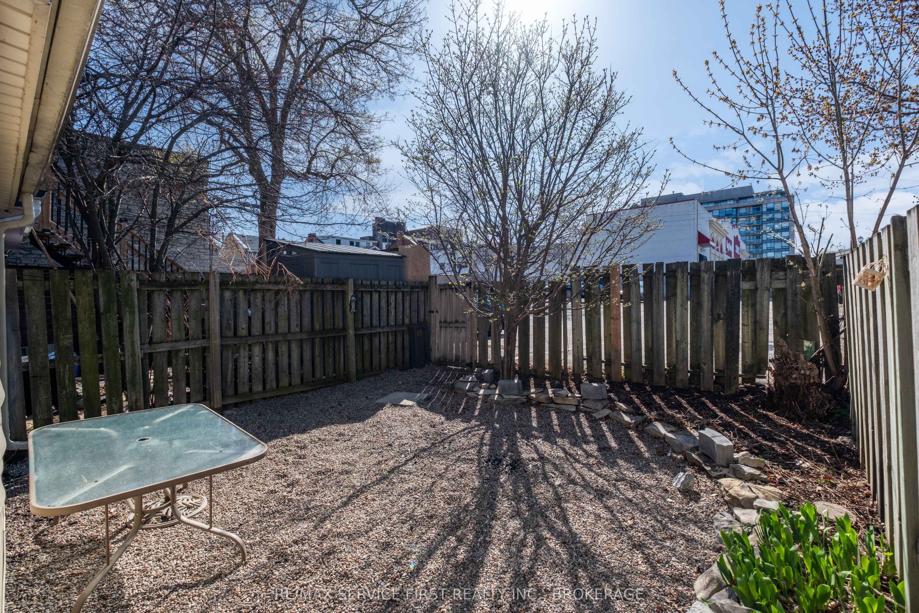 240 Wellington Street Property Photo 20