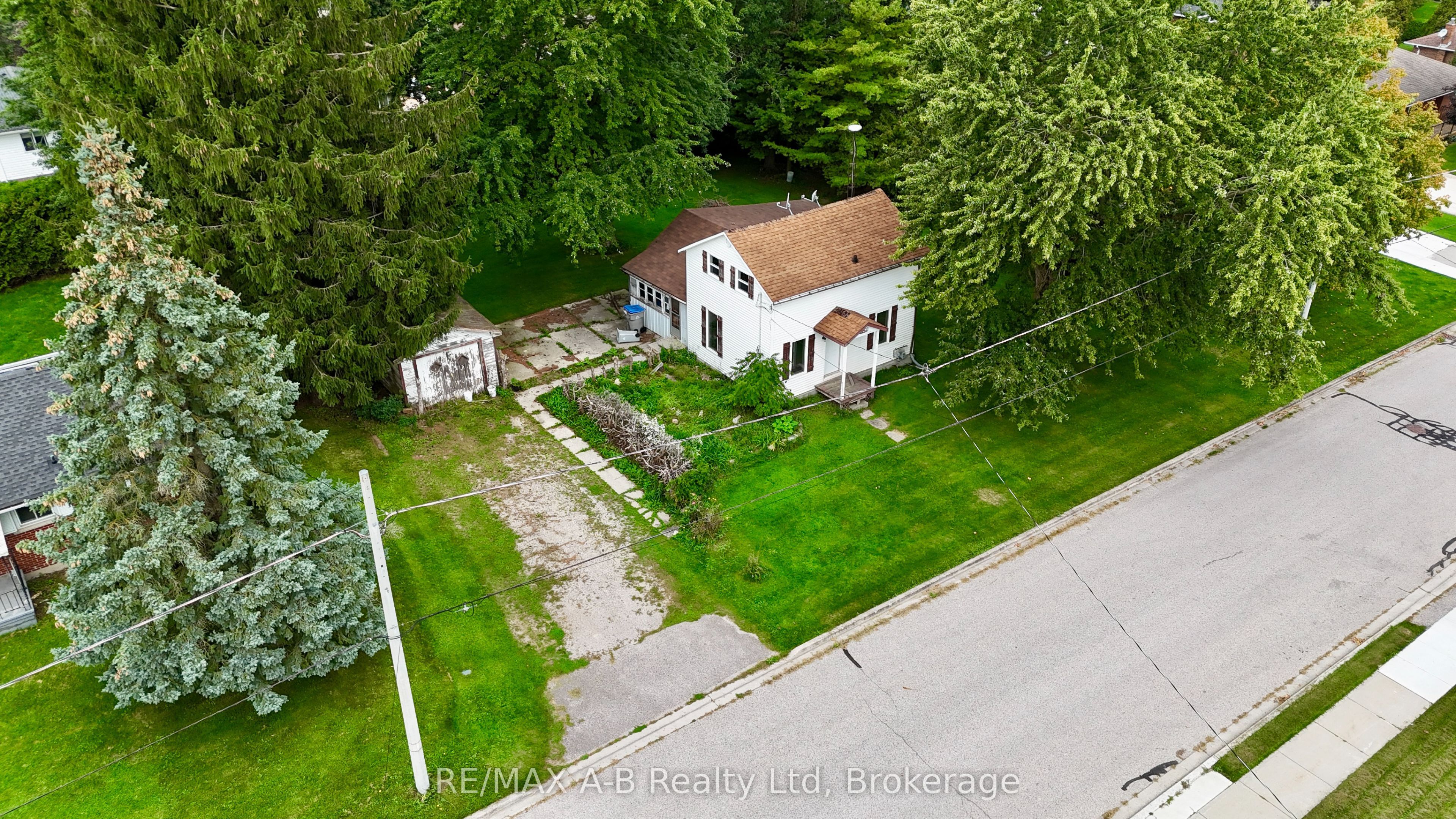 86 Salina Street N Property Photo 1
