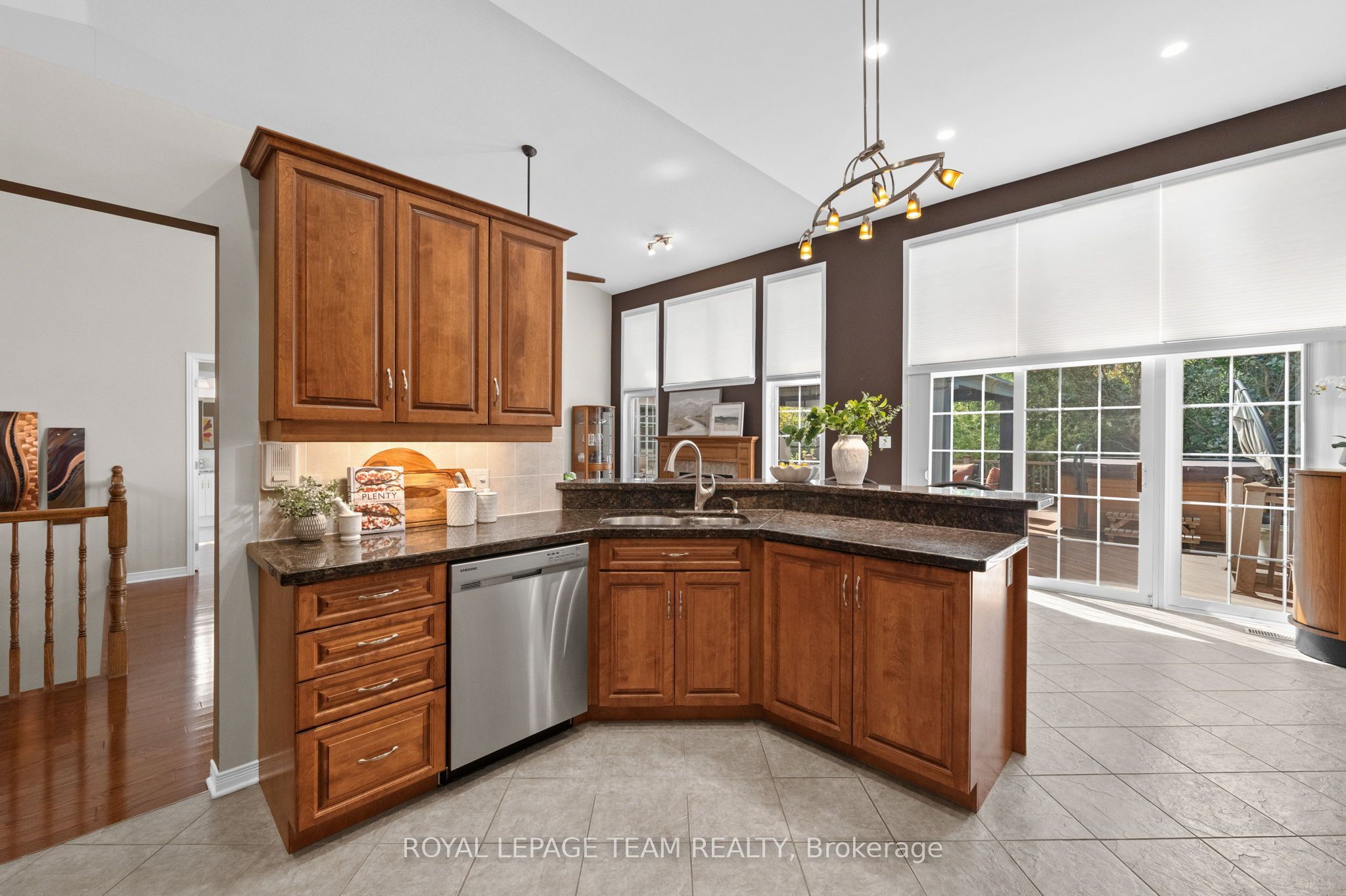 6 Knotwood Court Property Photo 17