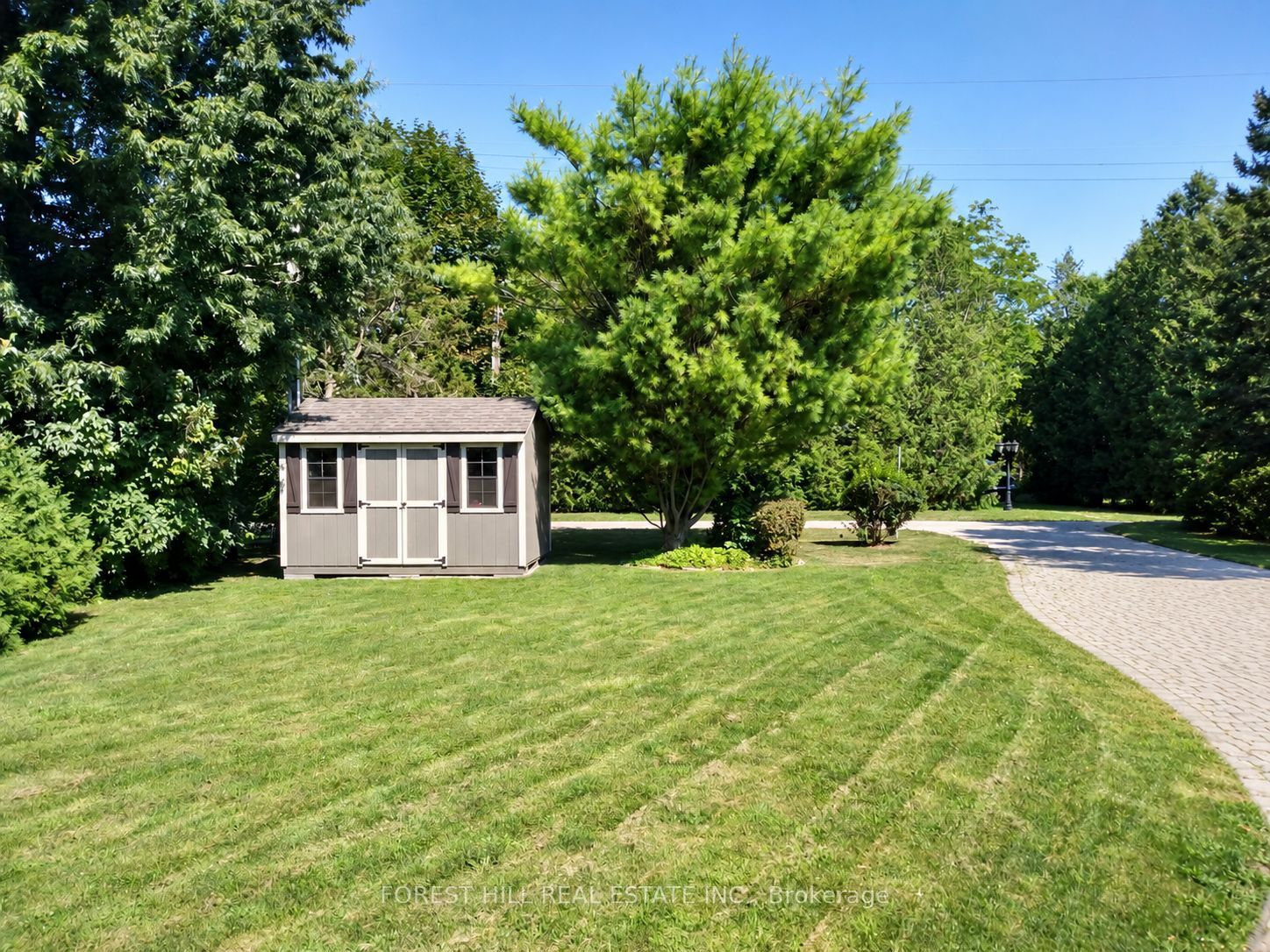 72187 Lake Shore Drive Property Photo 3