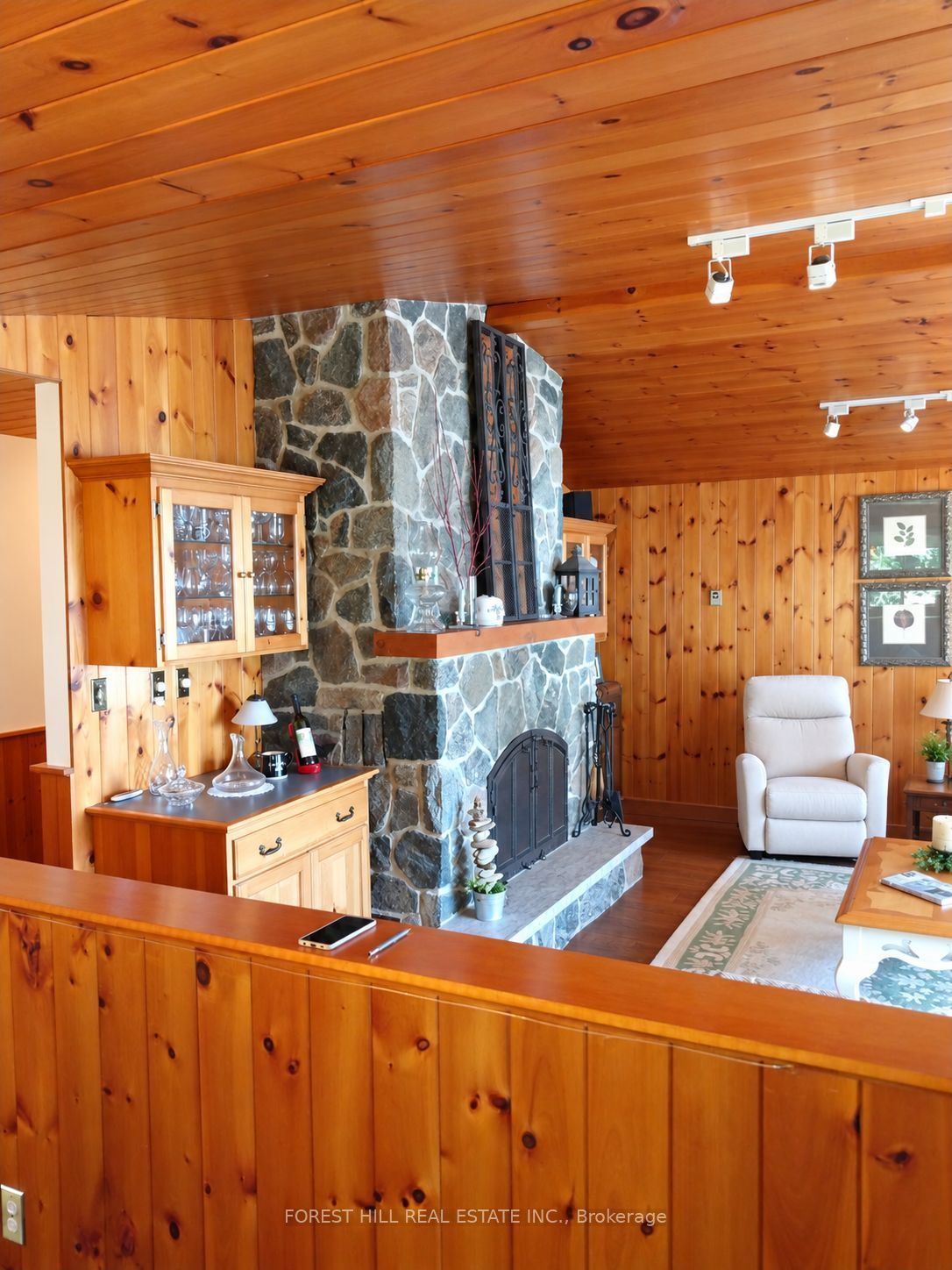 72187 Lake Shore Drive Property Photo 5