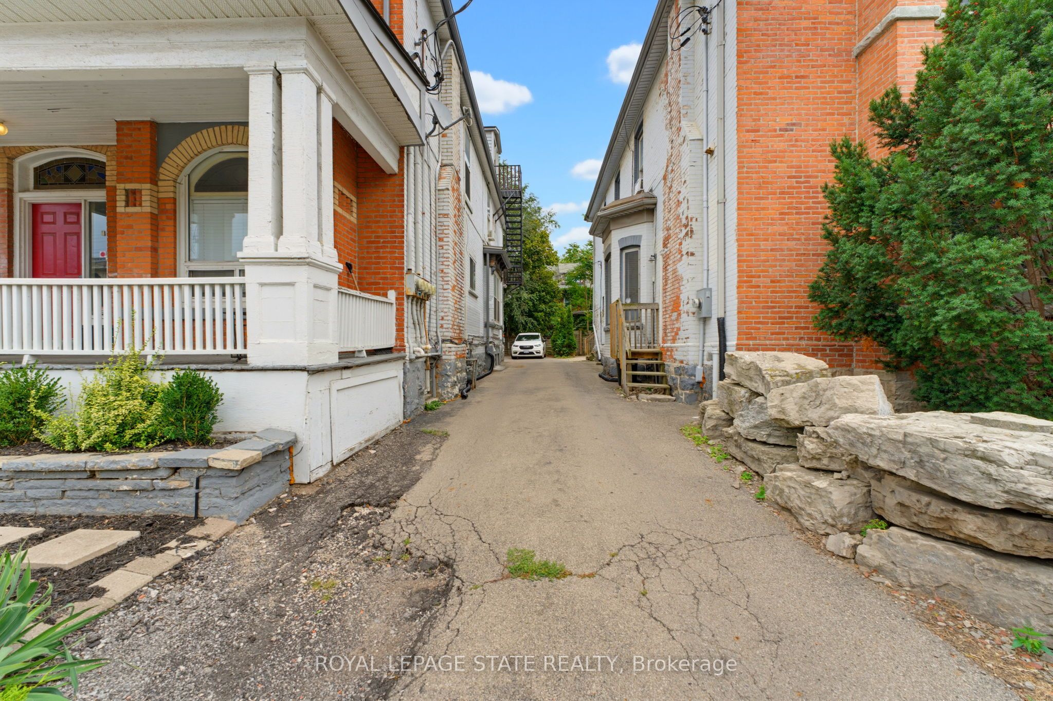 113 Wentworth Street S Property Photo 6