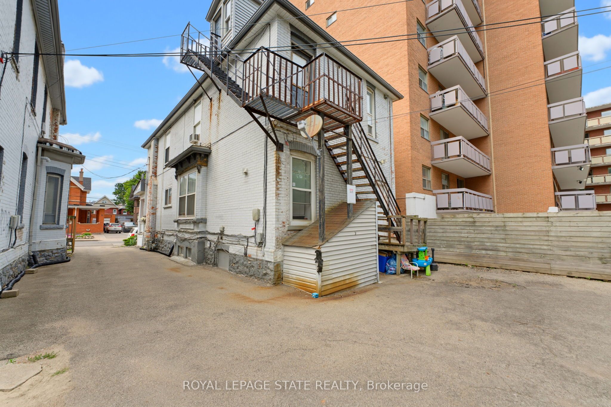 113 Wentworth Street S Property Photo 43