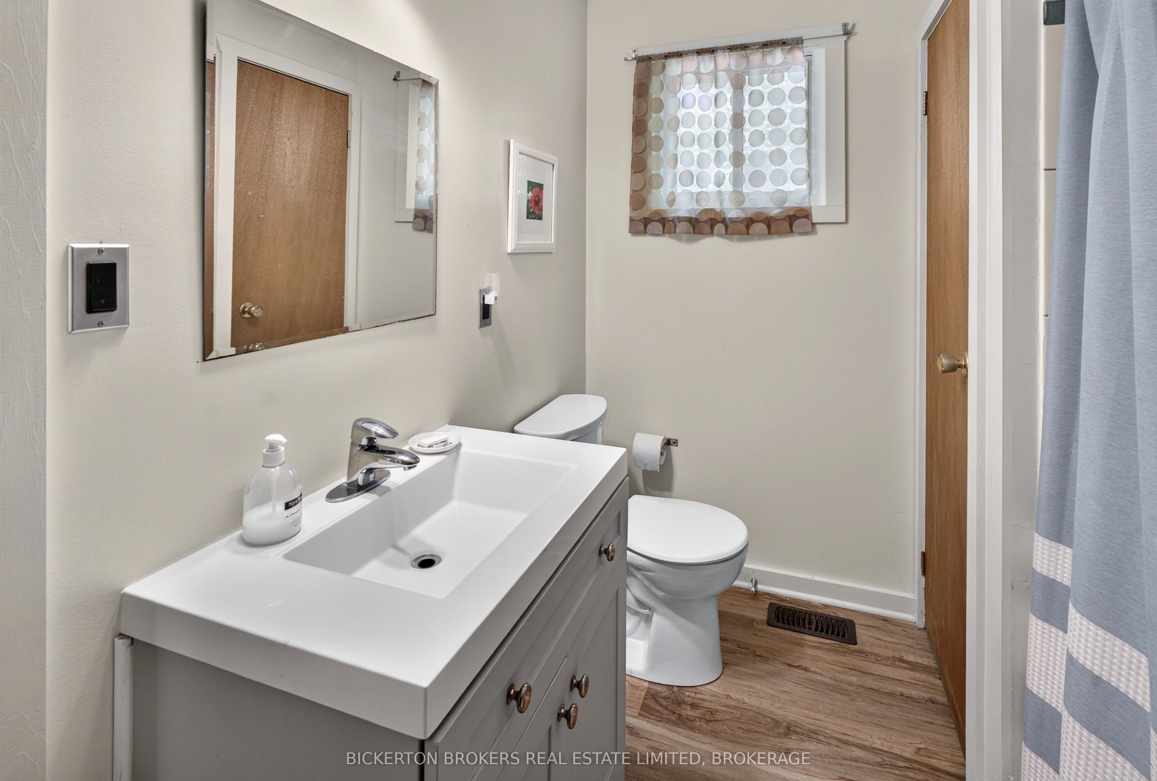 2 Ub6a Road Property Photo 31