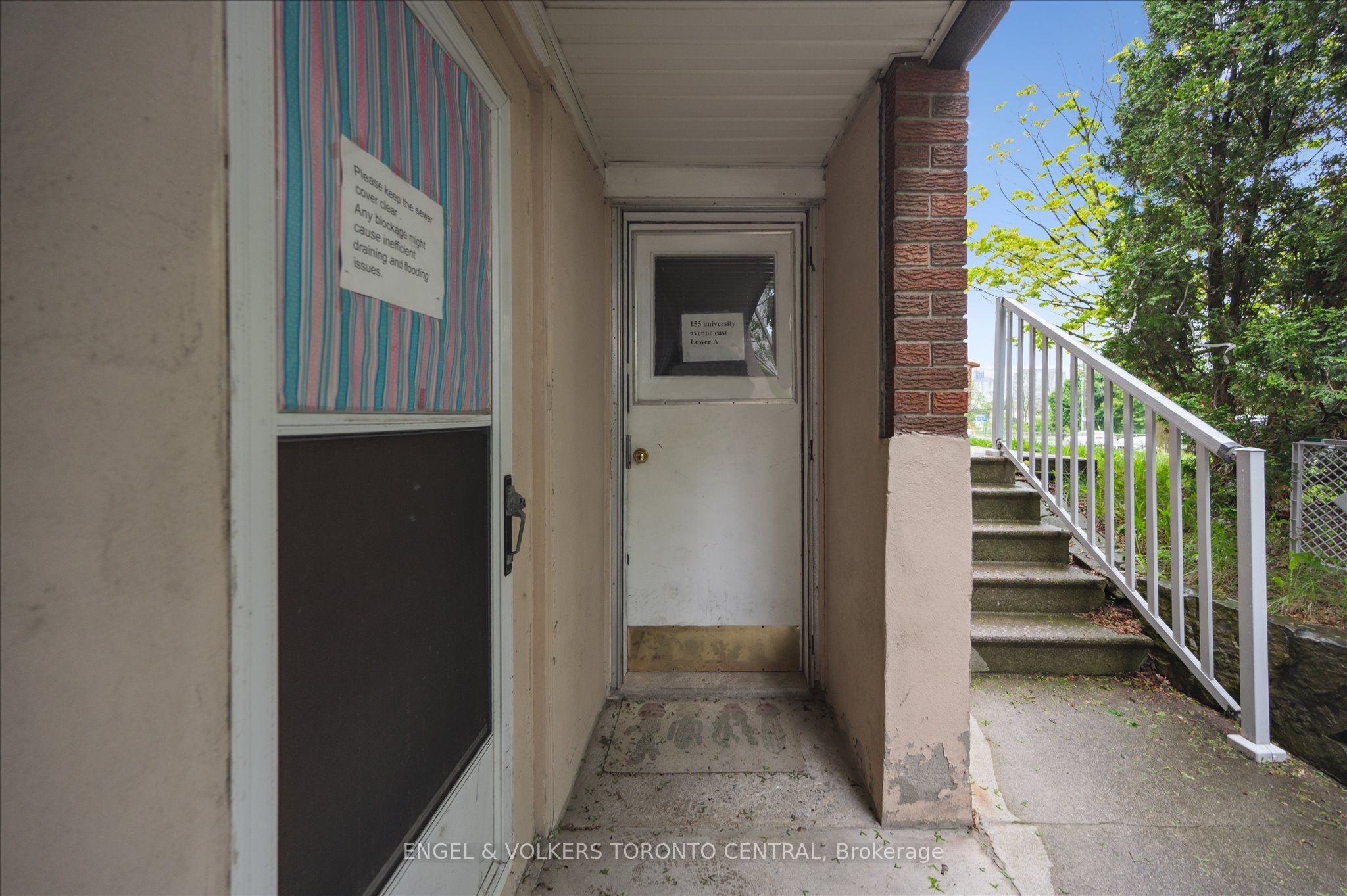 155 University Avenue E Property Photo 8