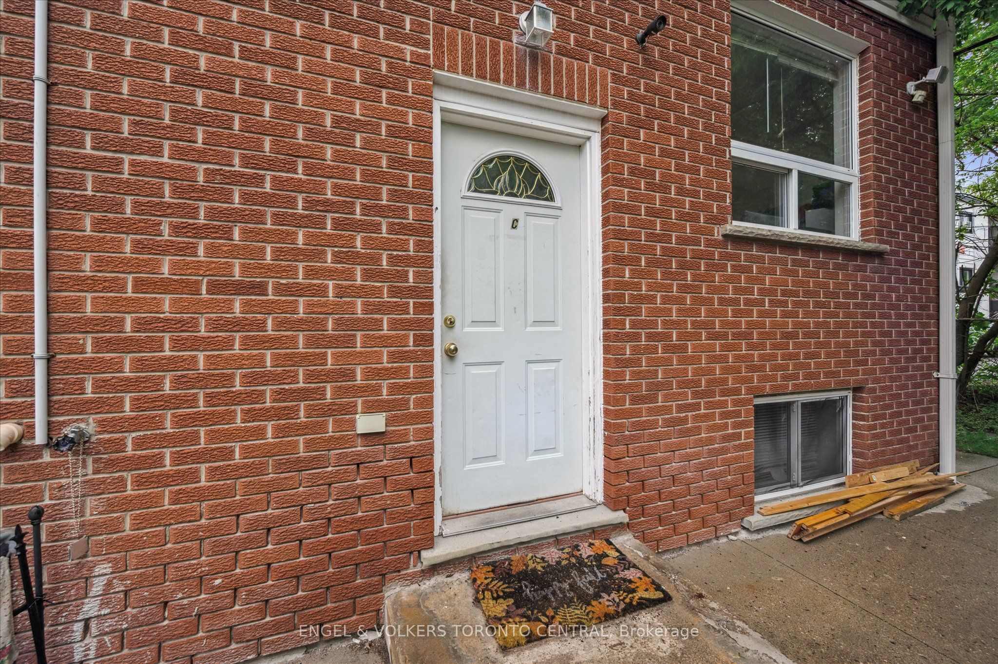 155 University Avenue E Property Photo 11