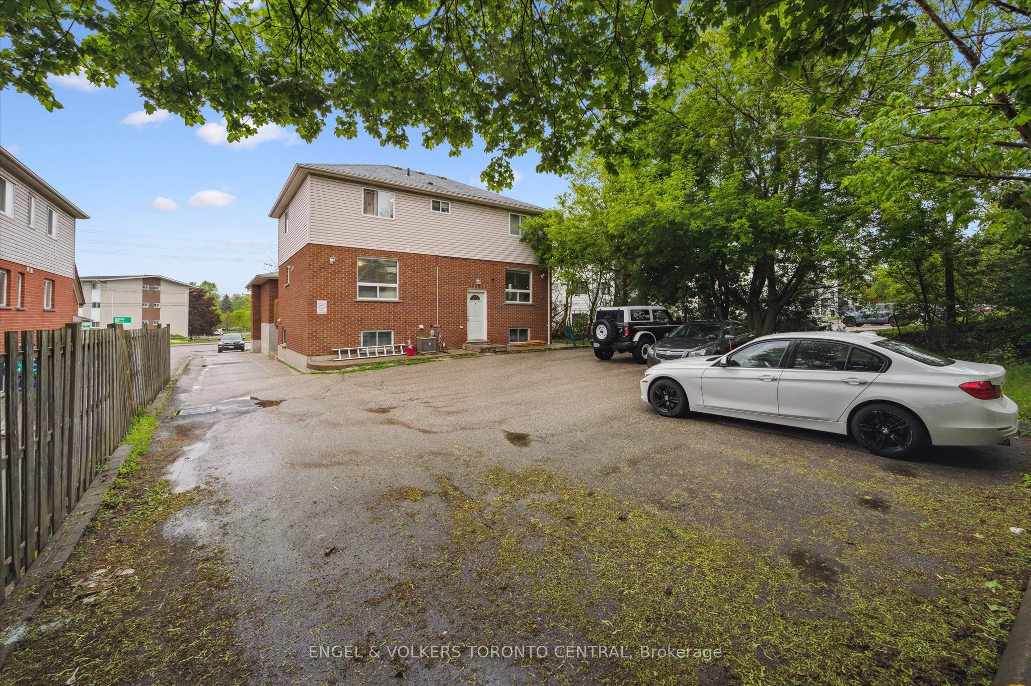 155 University Avenue E Property Photo 14