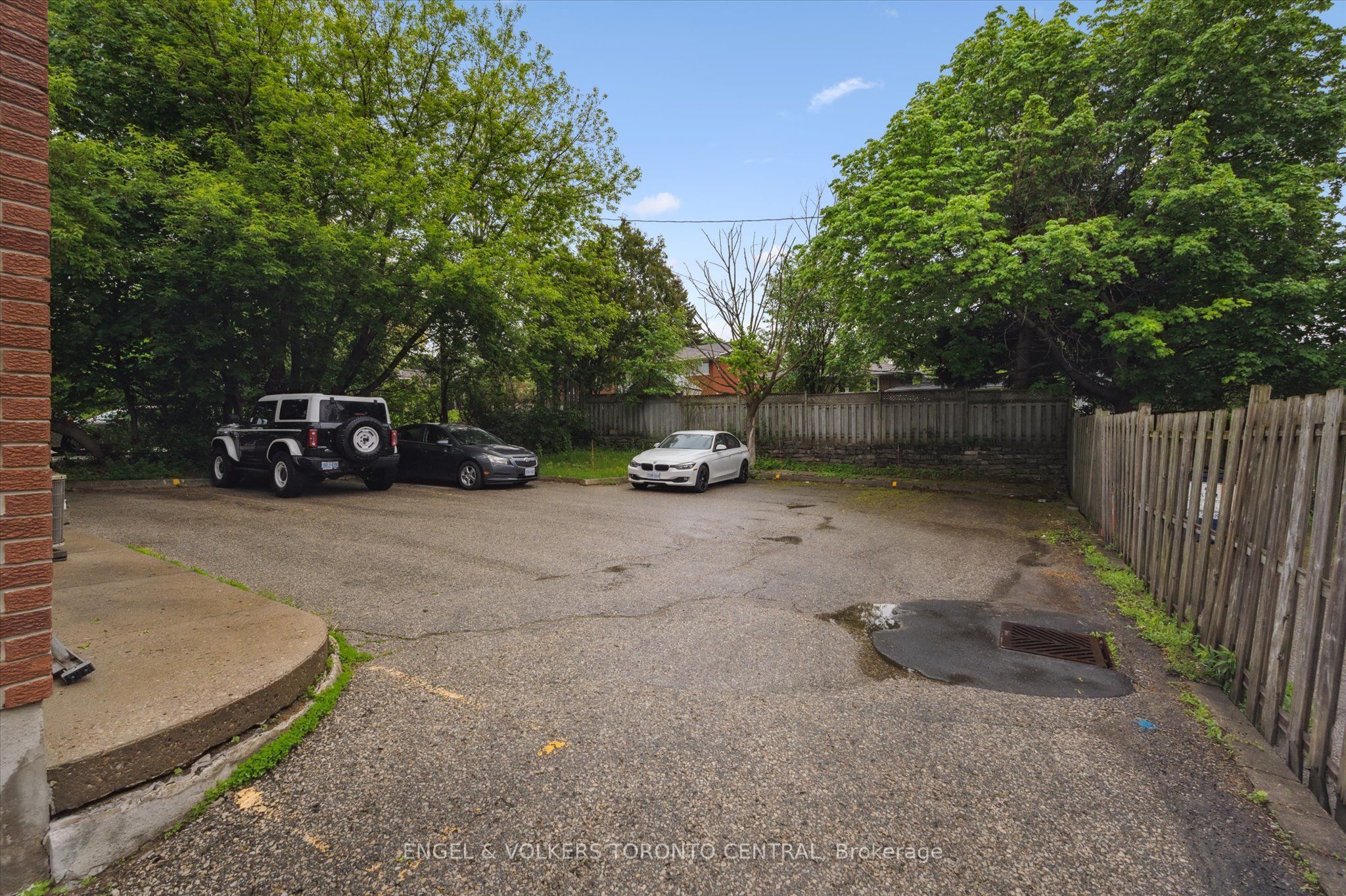 155 University Avenue E Property Photo 15
