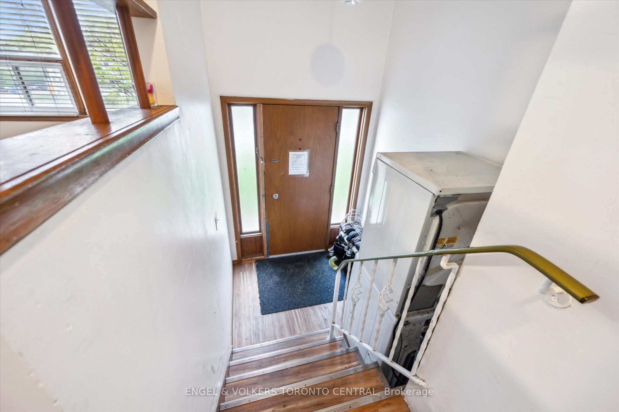 155 University Avenue E Property Photo 16
