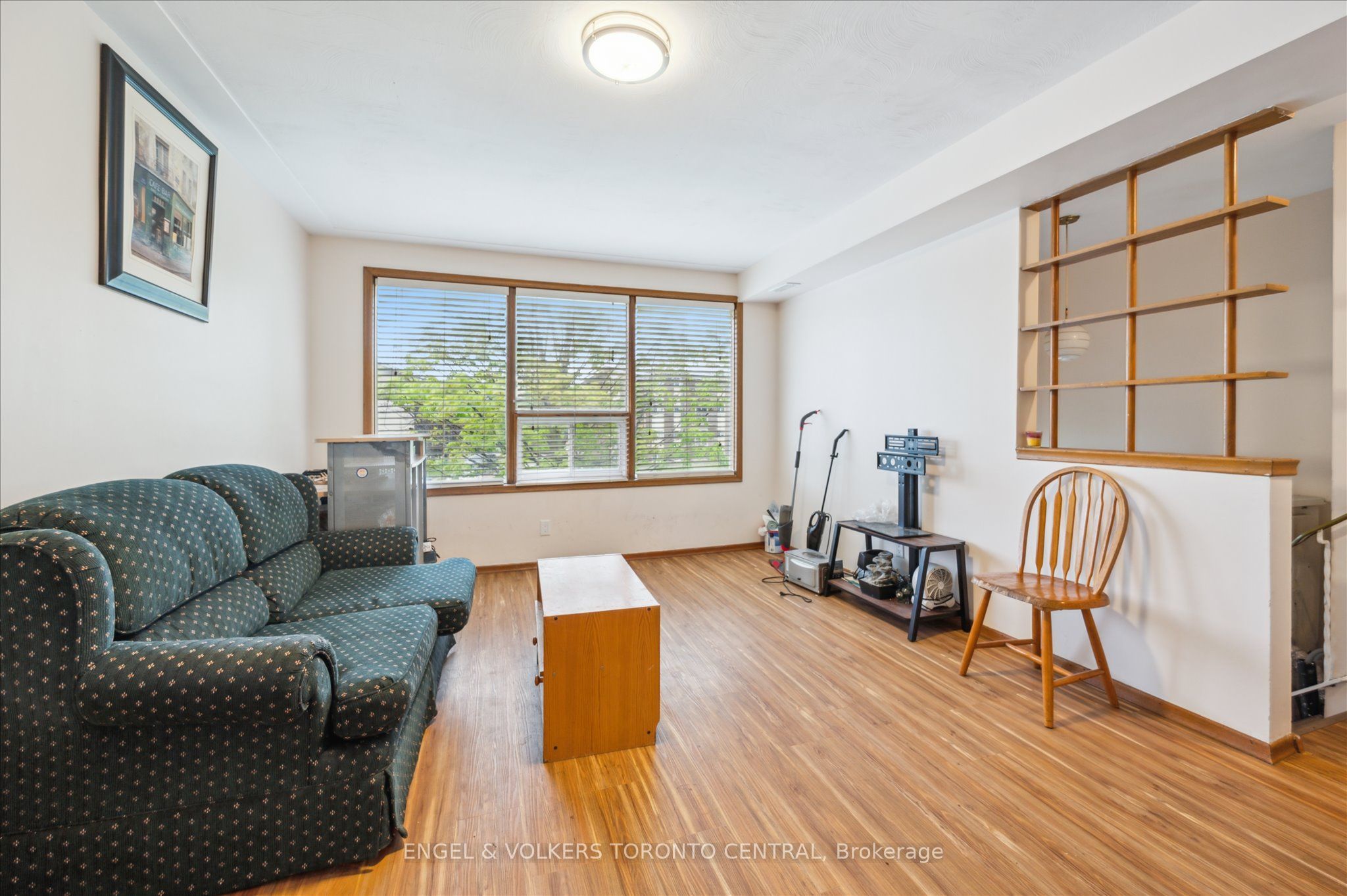 155 University Avenue E Property Photo 18