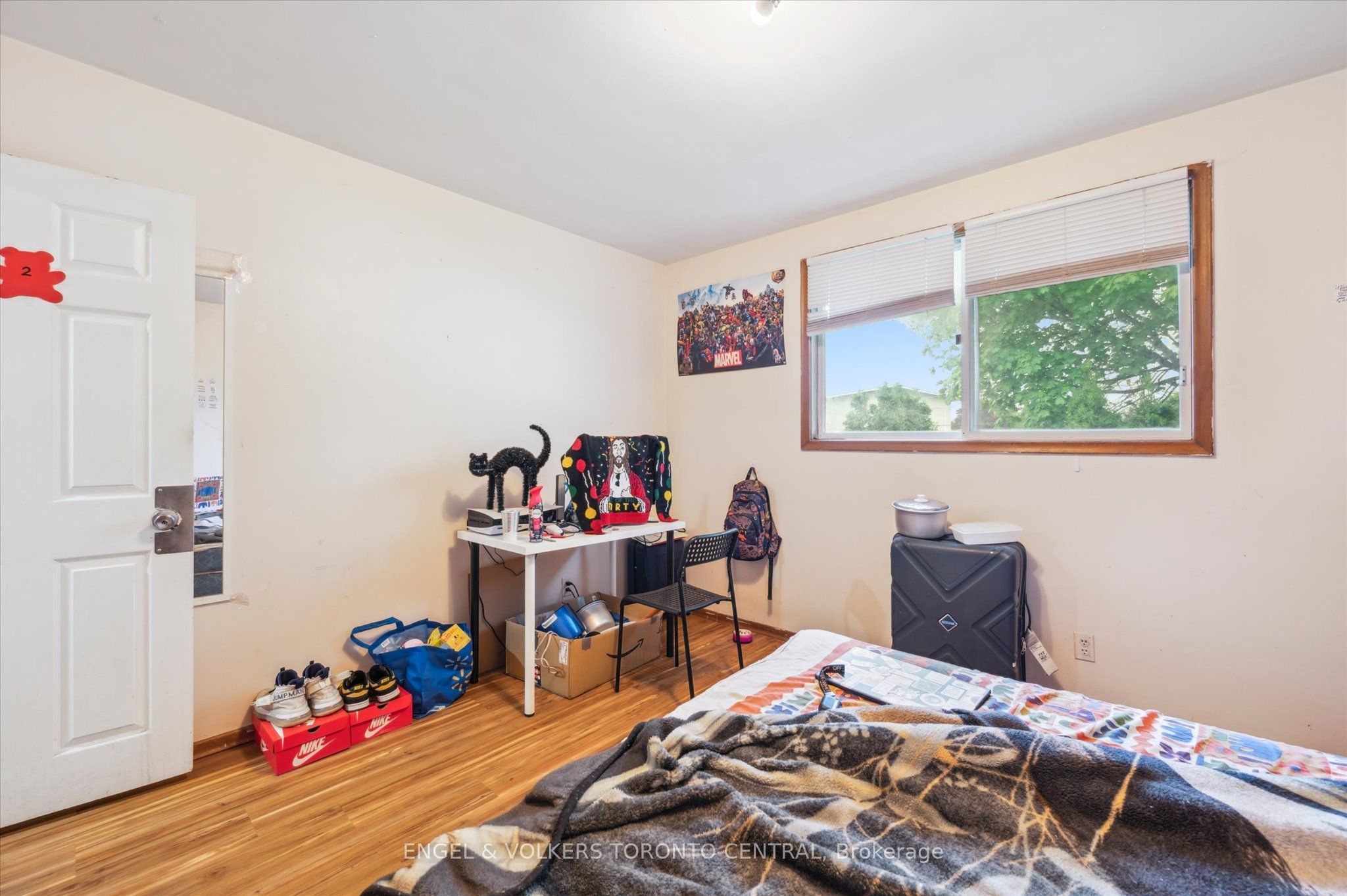 155 University Avenue E Property Photo 21