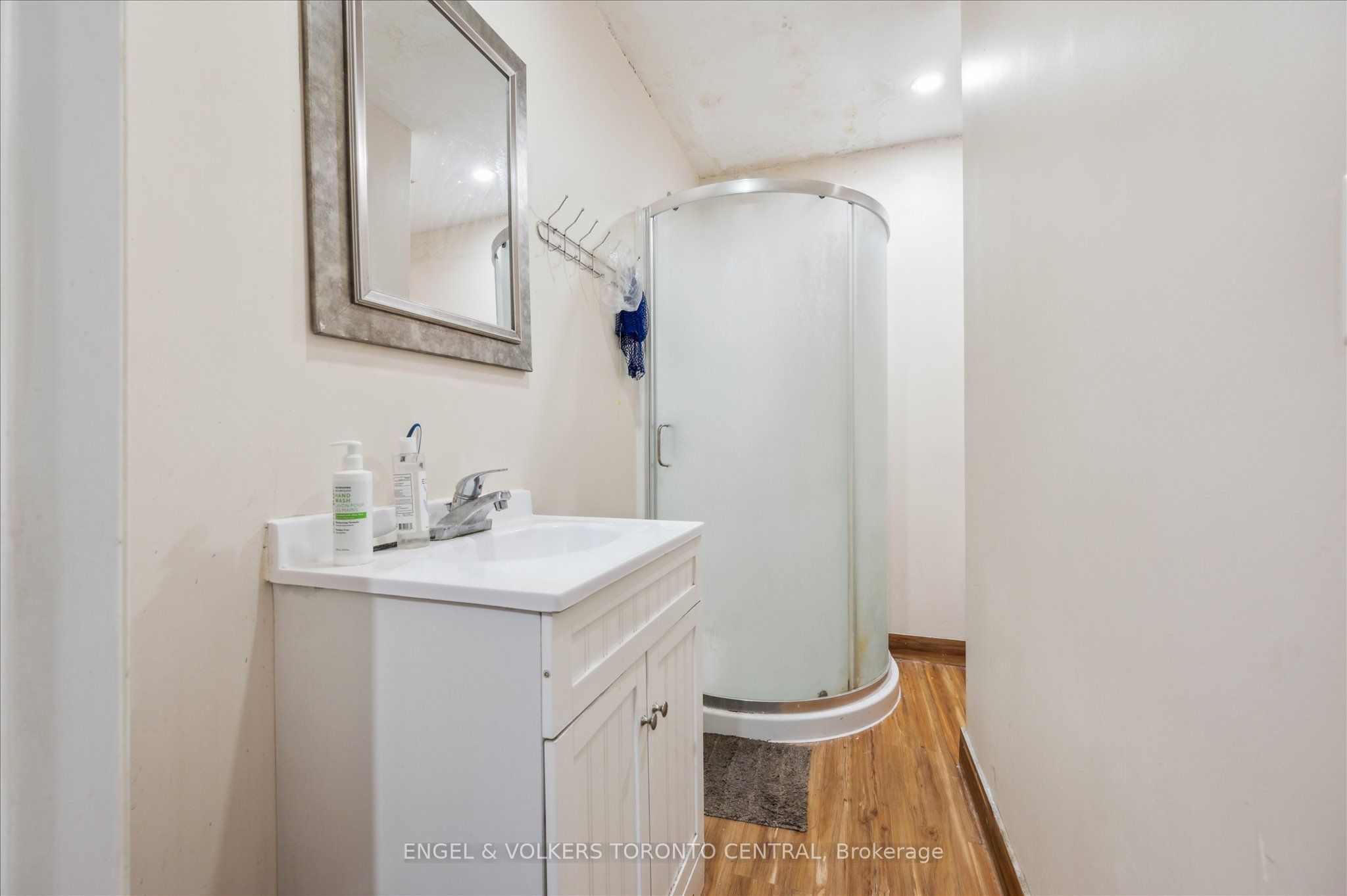 155 University Avenue E Property Photo 22