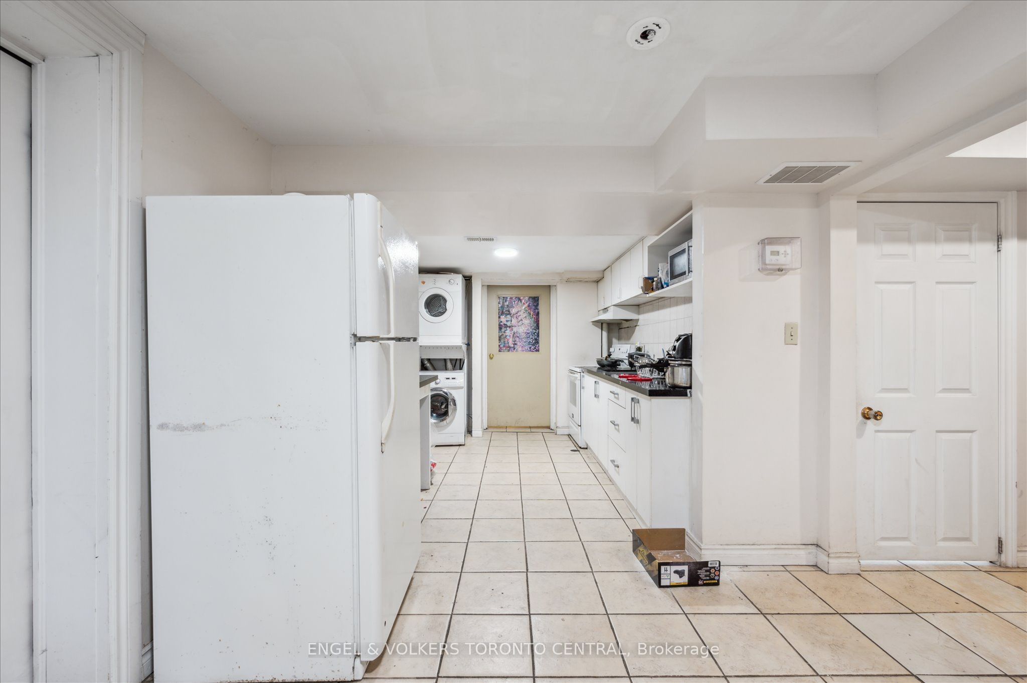 155 University Avenue E Property Photo 26