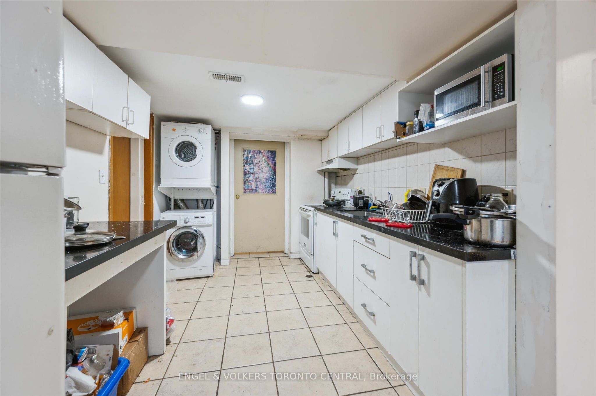 155 University Avenue E Property Photo 27