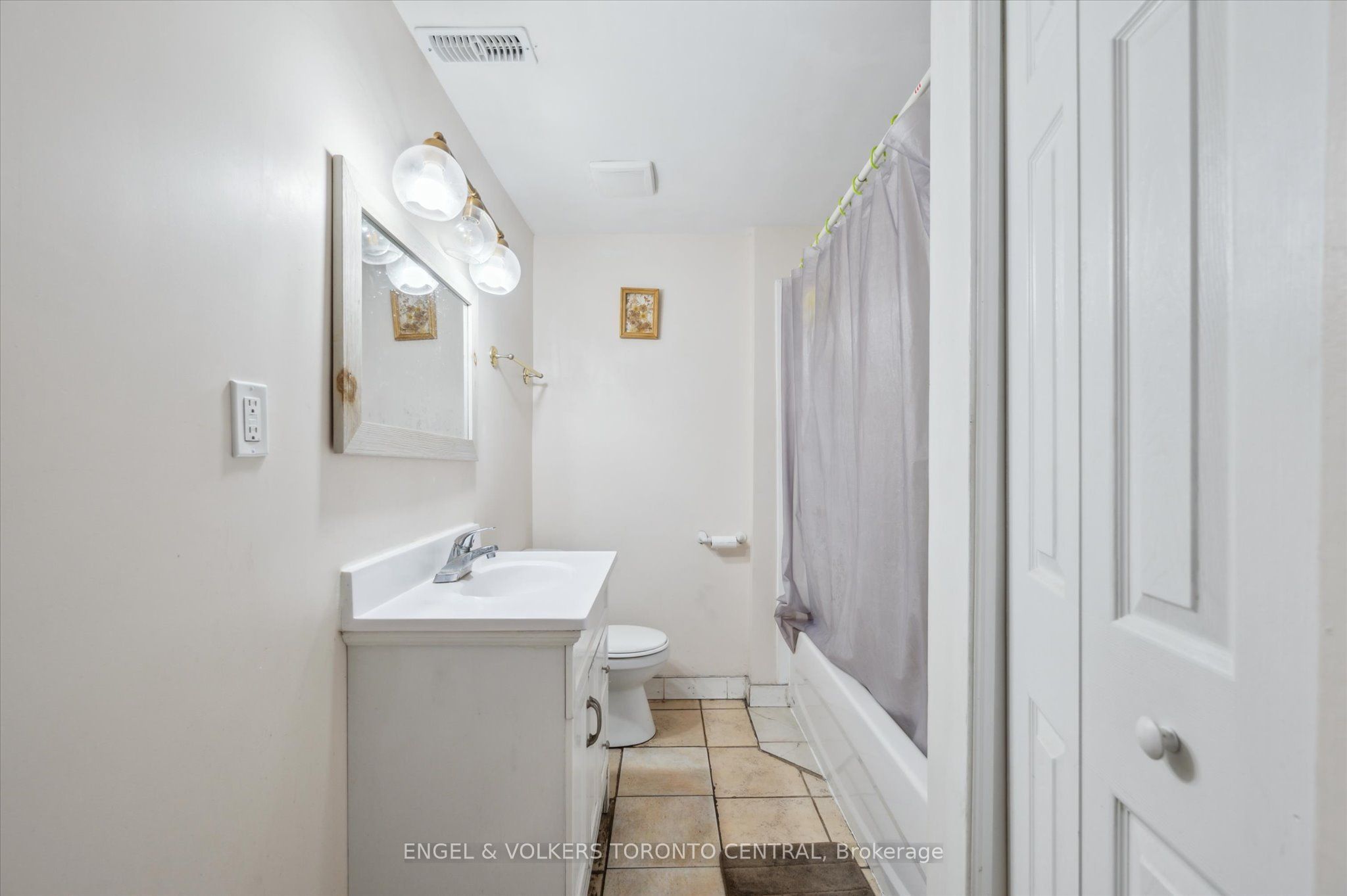 155 University Avenue E Property Photo 28