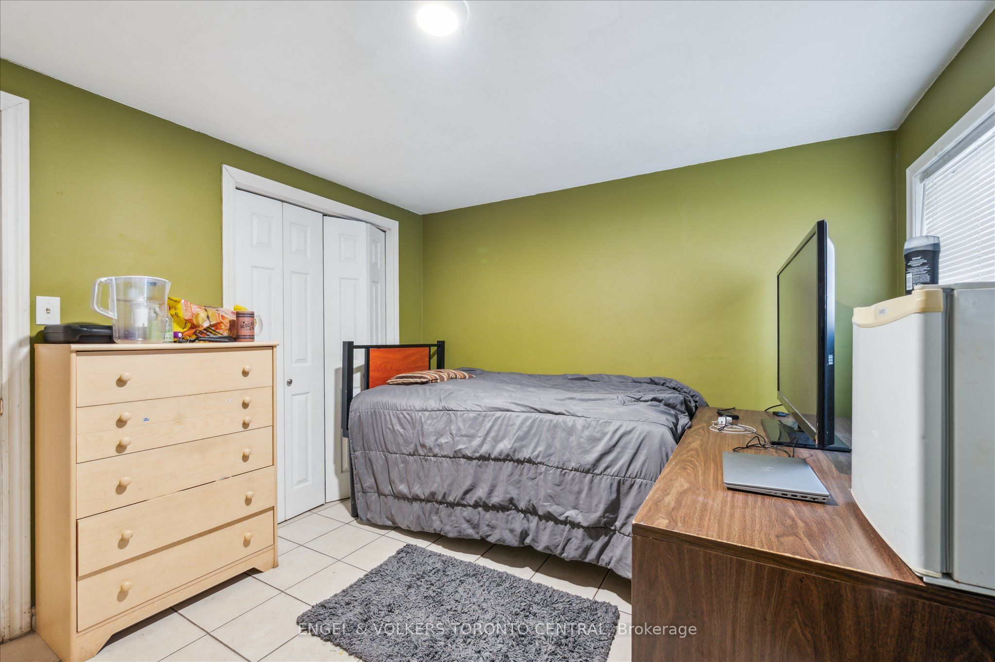 155 University Avenue E Property Photo 29