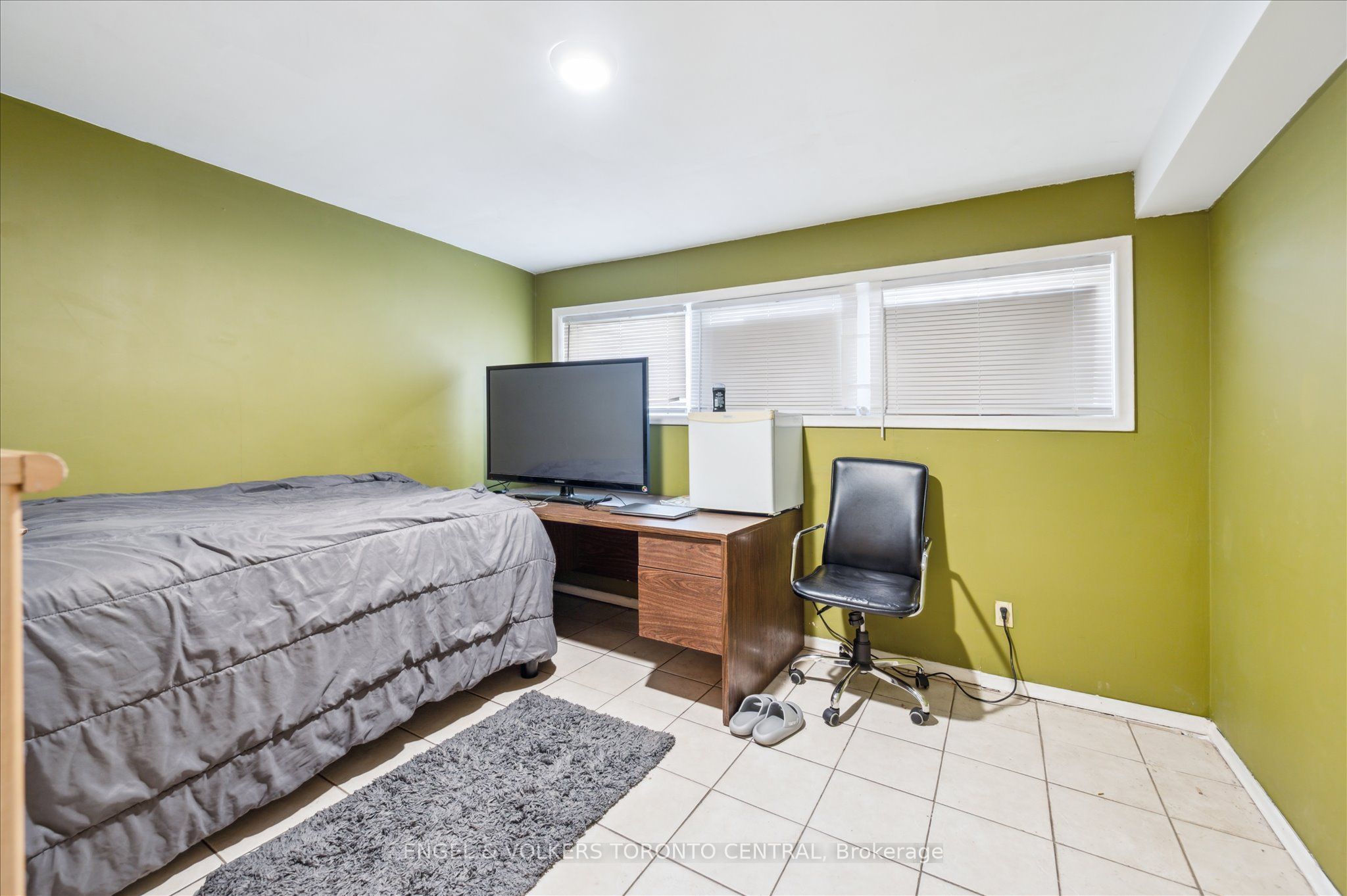 155 University Avenue E Property Photo 30