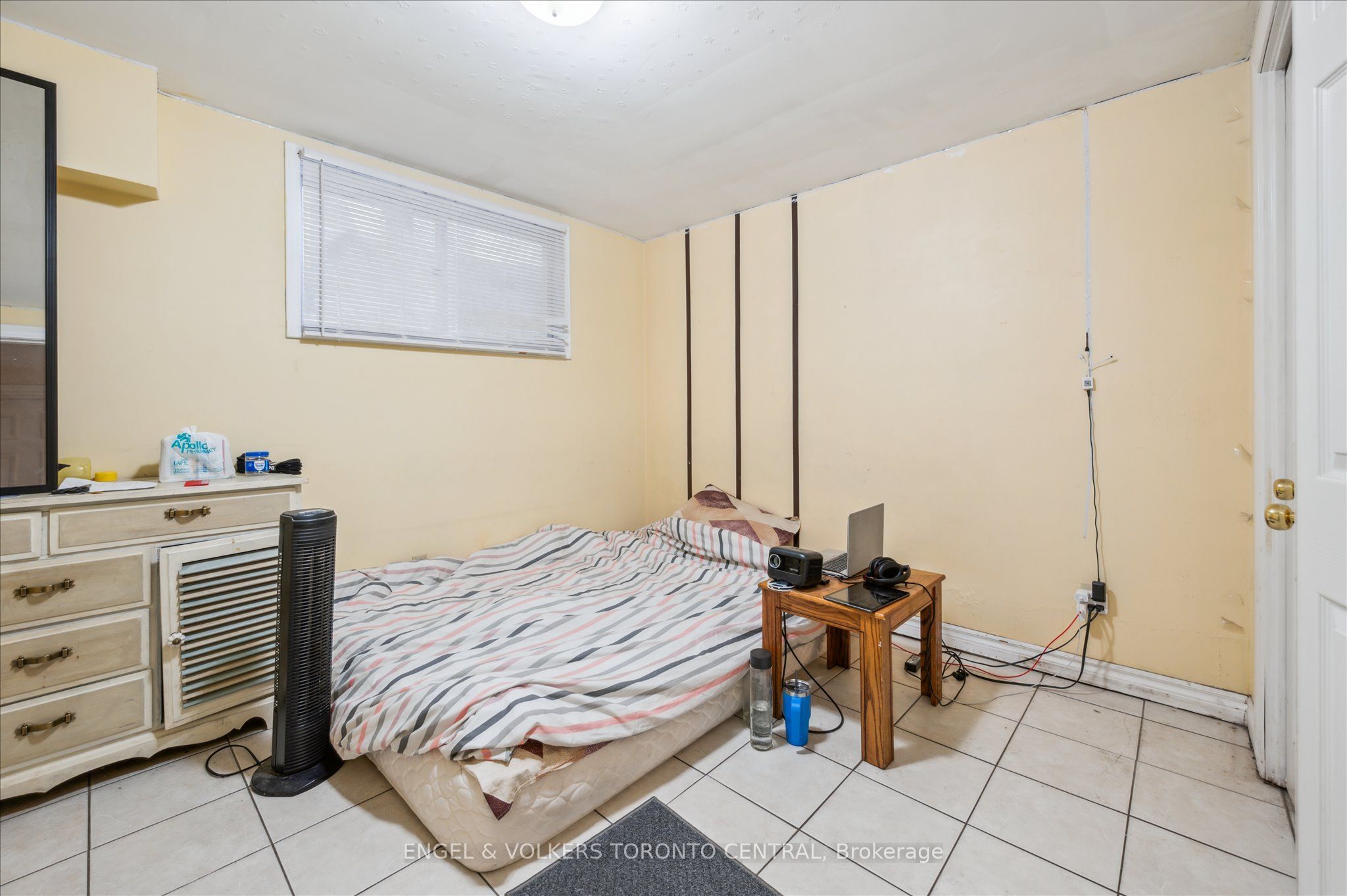 155 University Avenue E Property Photo 31