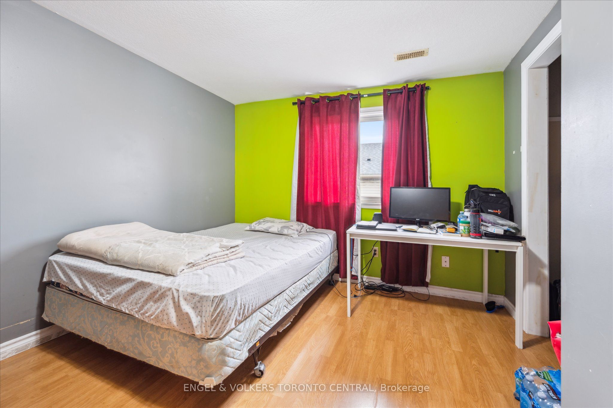 155 University Avenue E Property Photo 35